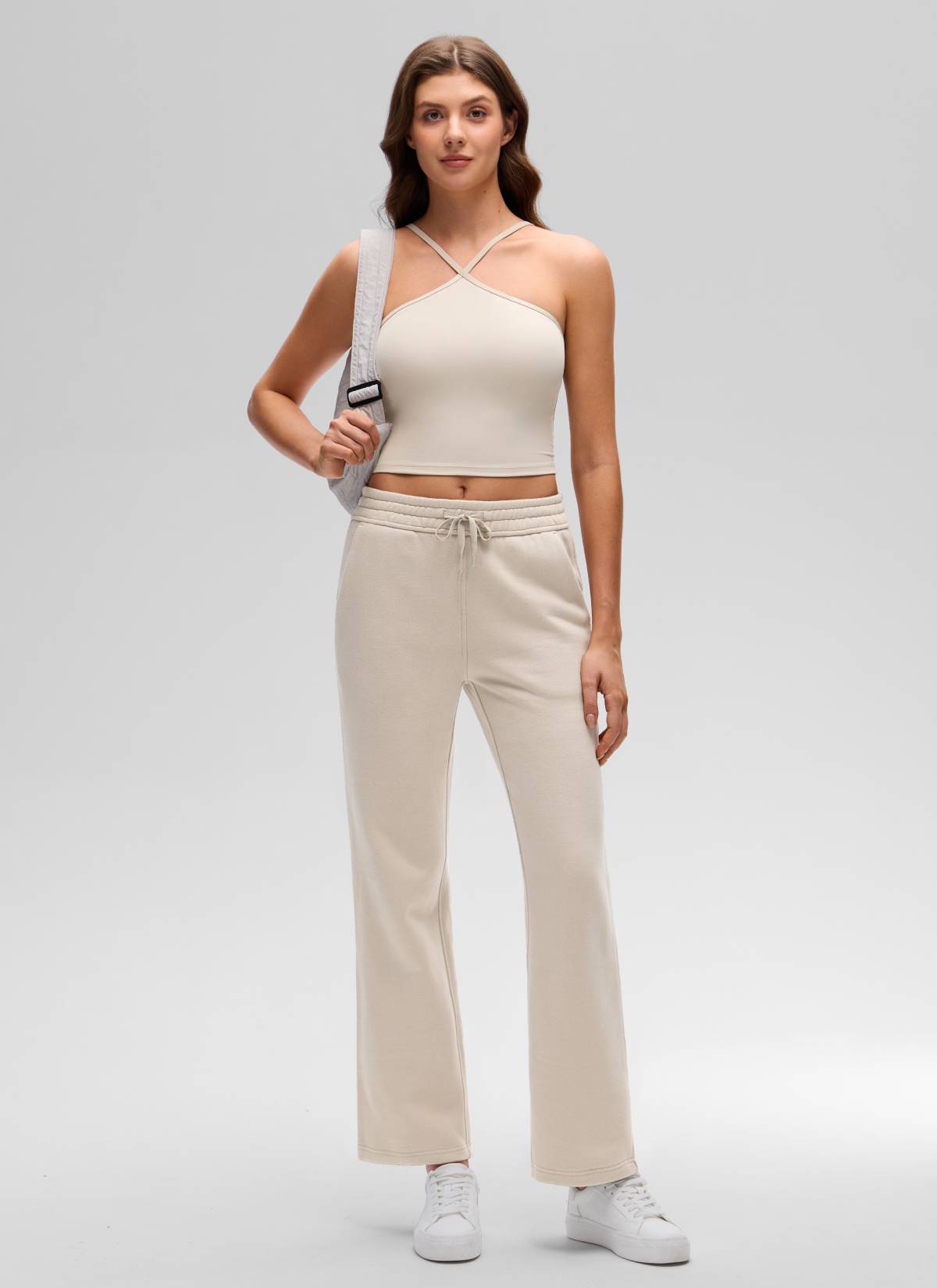 CRZ YOGA Women's Butterluxe Sujetador Incorporado de Halter Cruzado Bronceado Mojave