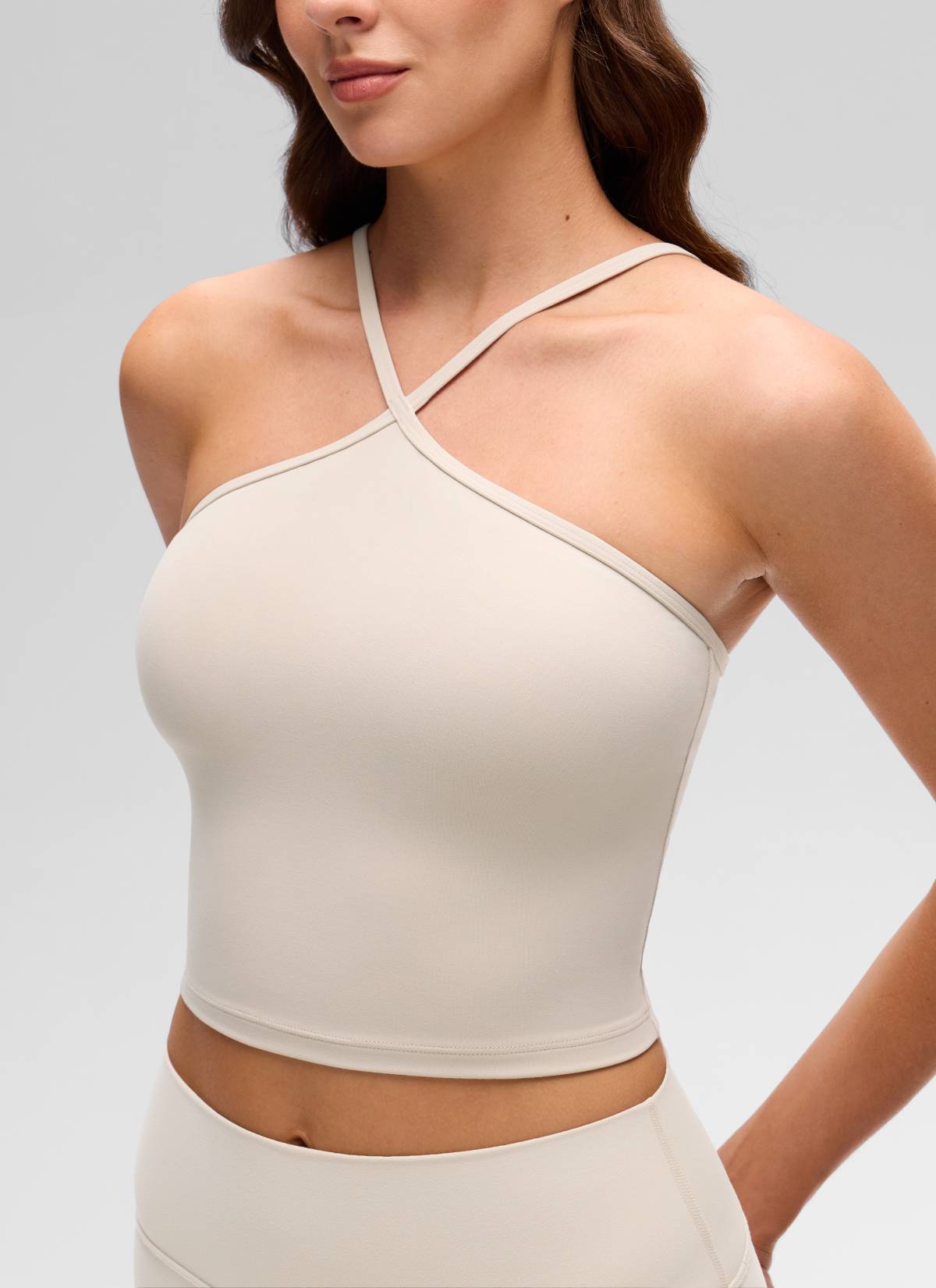 CRZ YOGA Women's Butterluxe Sujetador Incorporado de Halter Cruzado Bronceado Mojave