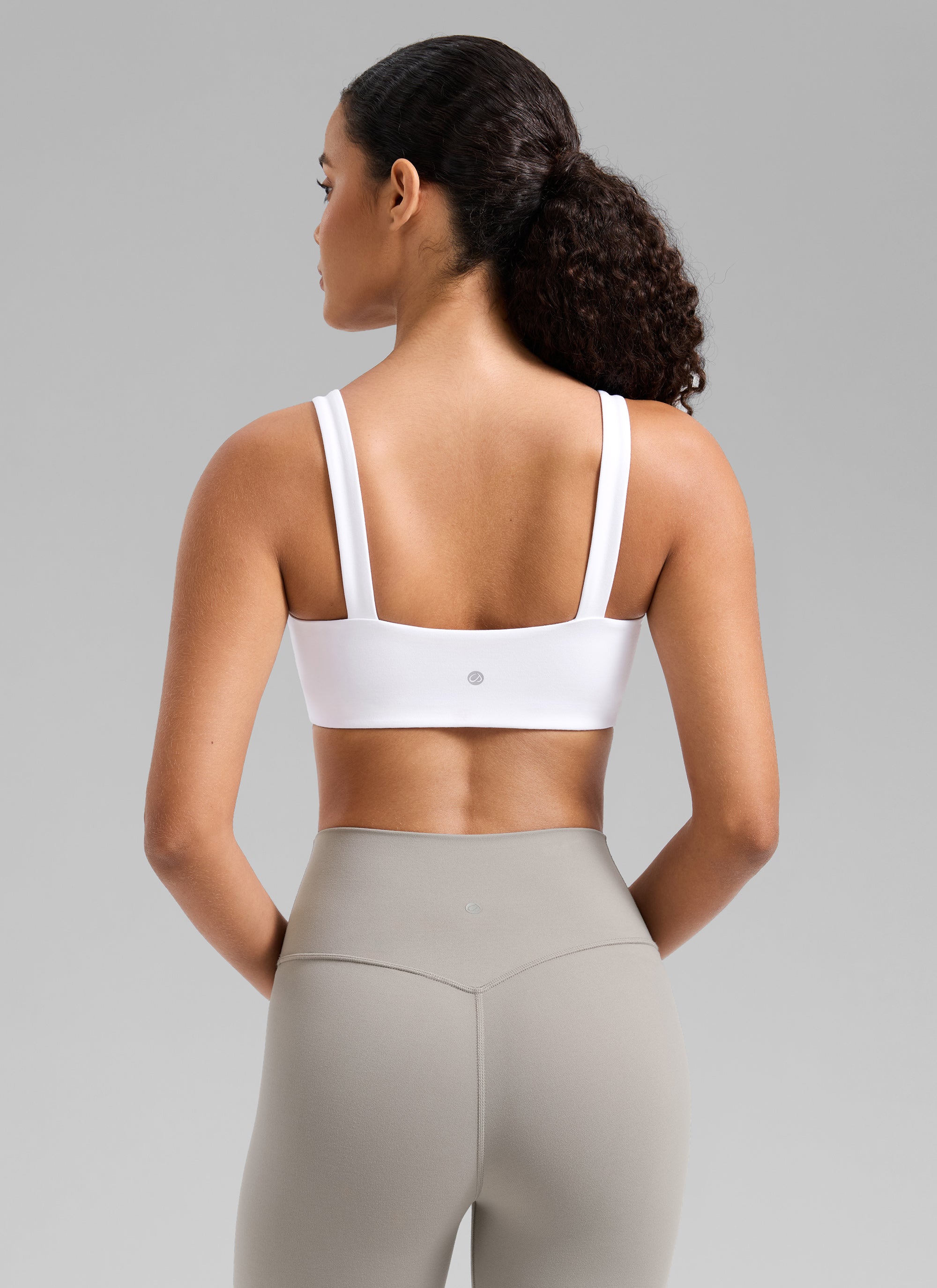 CRZ YOGA Women's Butterlift Sujetador Deportivo de Cuello Cuadrado blanco