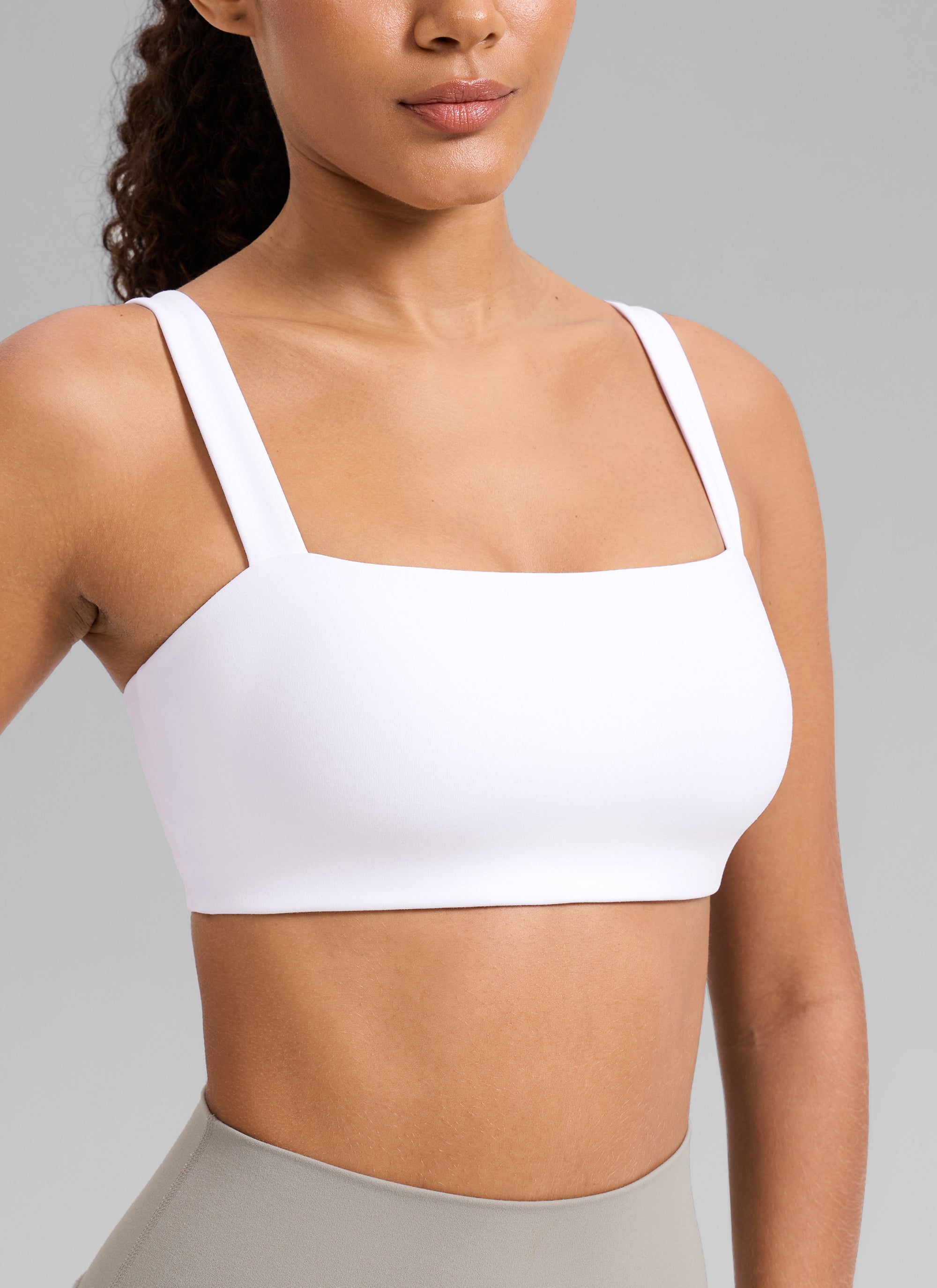 CRZ YOGA Women's Butterlift Sujetador Deportivo de Cuello Cuadrado blanco