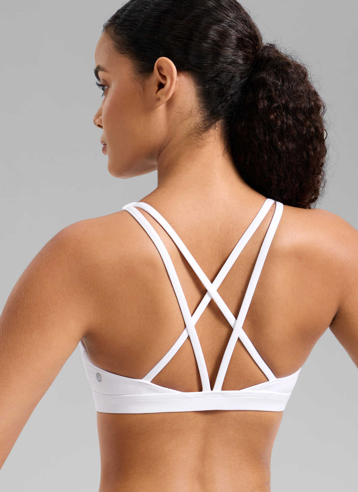 CRZ YOGA Sujetador Deportivo U-Cut con Espalda Cruzada para Mujer blanco @model_info:Gabi