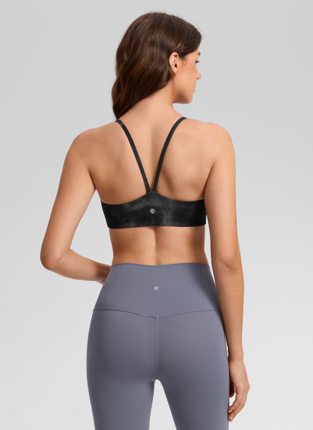 CRZ YOGA Sujetador Butterlift® Deportivo con Espalda en V para Mujer Flores Grises Tie Dye