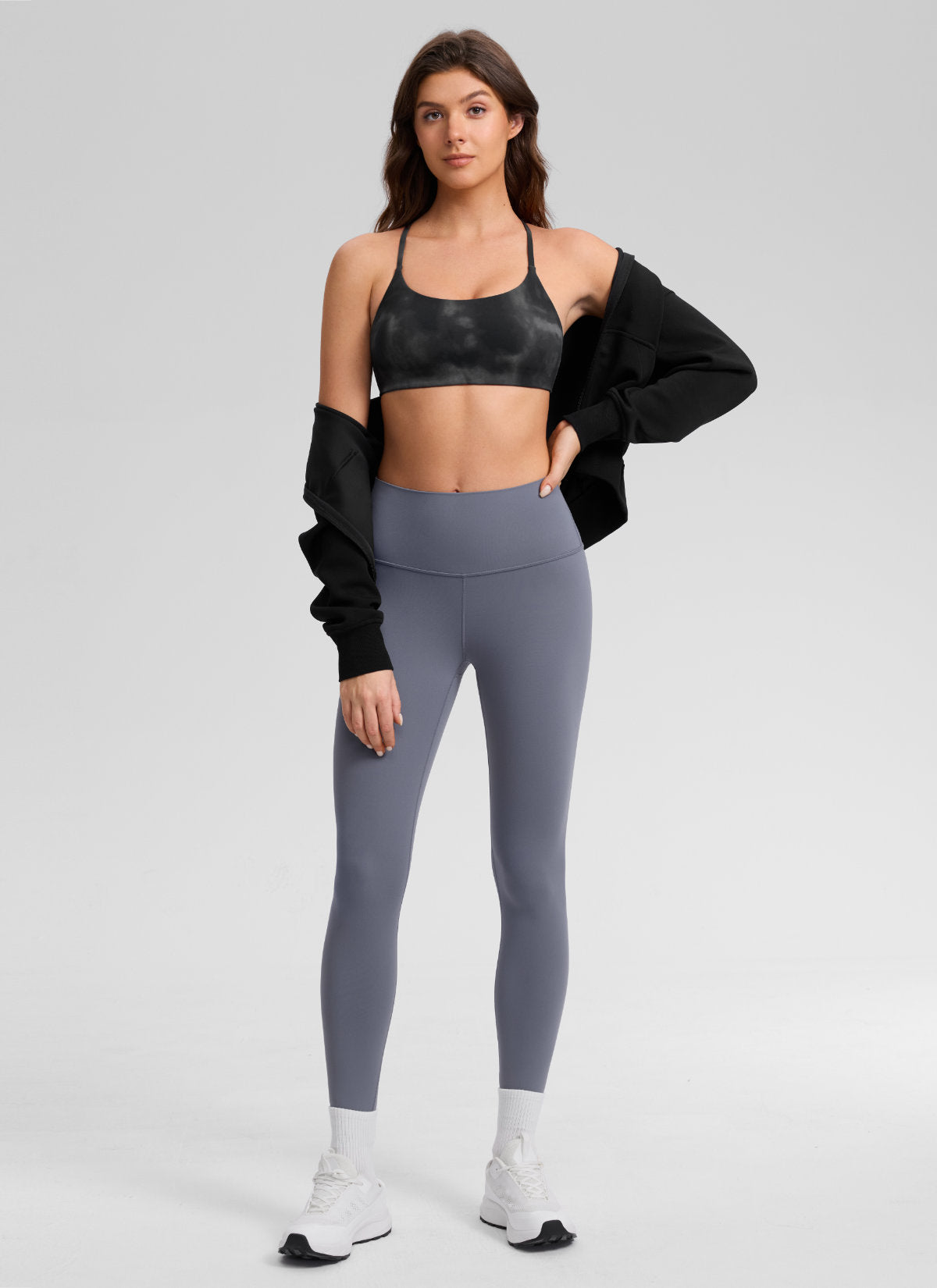 CRZ YOGA Sujetador Butterlift® Deportivo con Espalda en V para Mujer Flores Grises Tie Dye