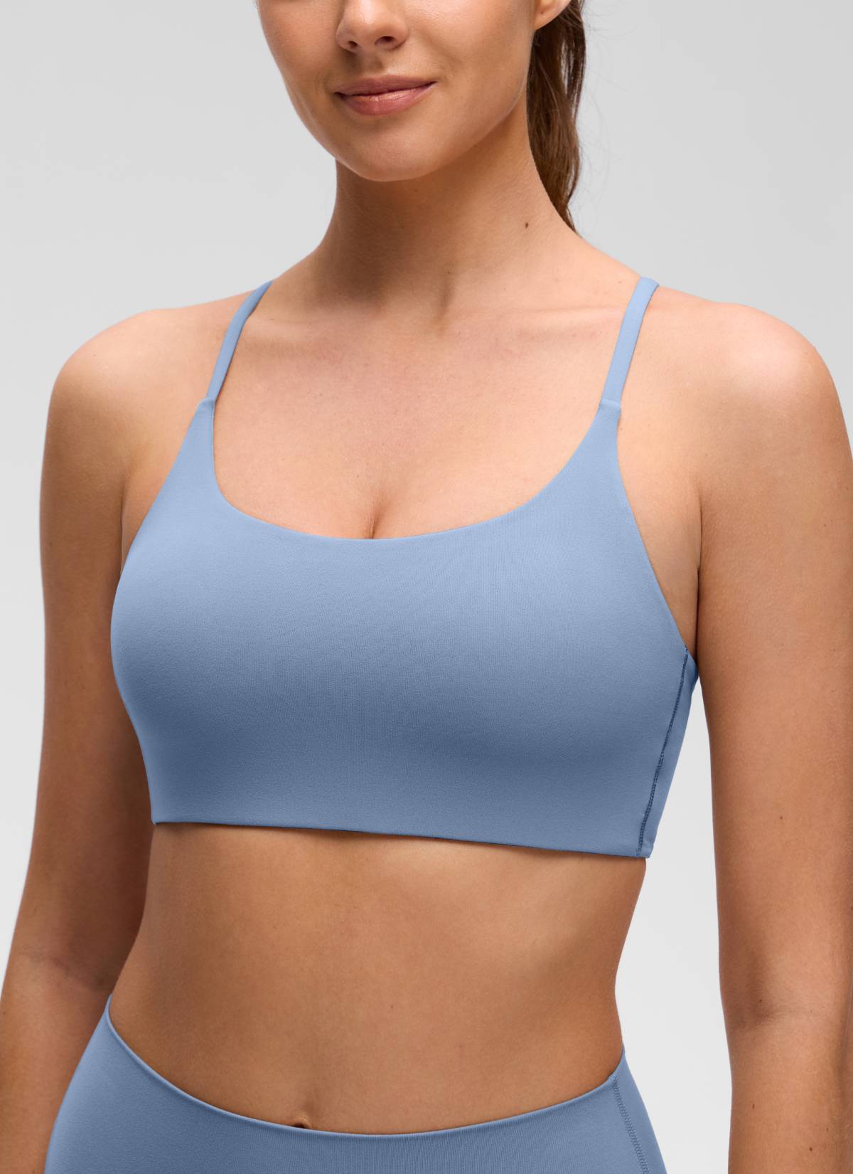 CRZ YOGA Sujetador Butterluxe con Espalda Cruzada para Mujer Denim lavado