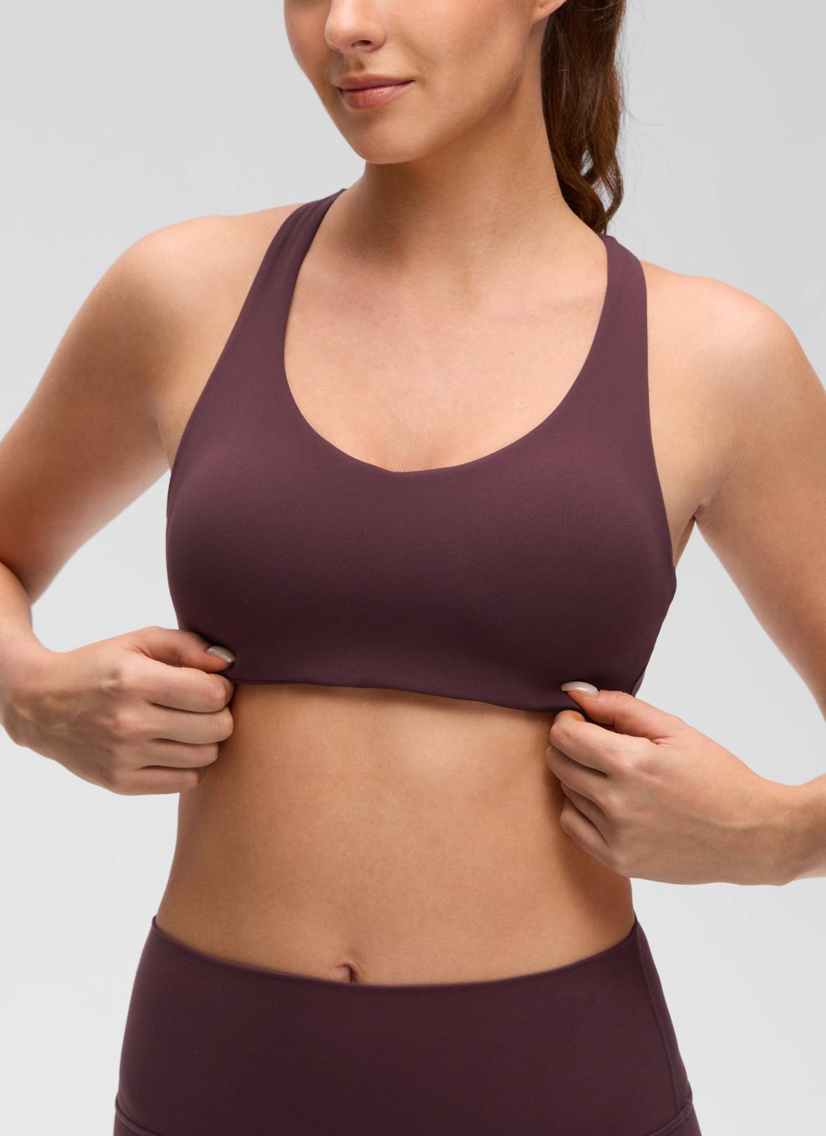 CRZ YOGA Mujer Sujetador Deportivo Butterluxe con Escote en V y Tiras Ciruela madura