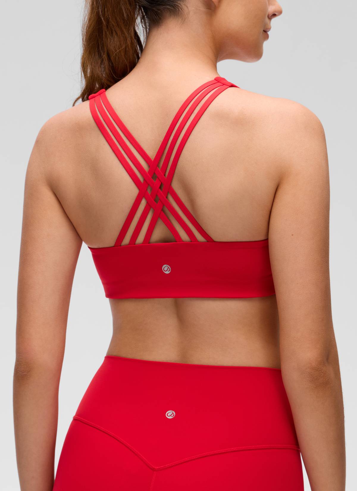 CRZ YOGA Mujer Sujetador Deportivo Butterluxe con Escote en V y Tiras Rojo Aurora
