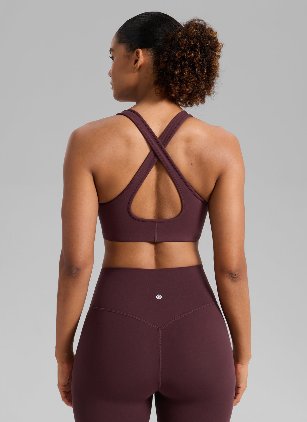 CRZ YOGA Women Butterlift® Sujetador Espalda Cruzada Tirantes Anchos Ciruela madura @model_info:Barbara