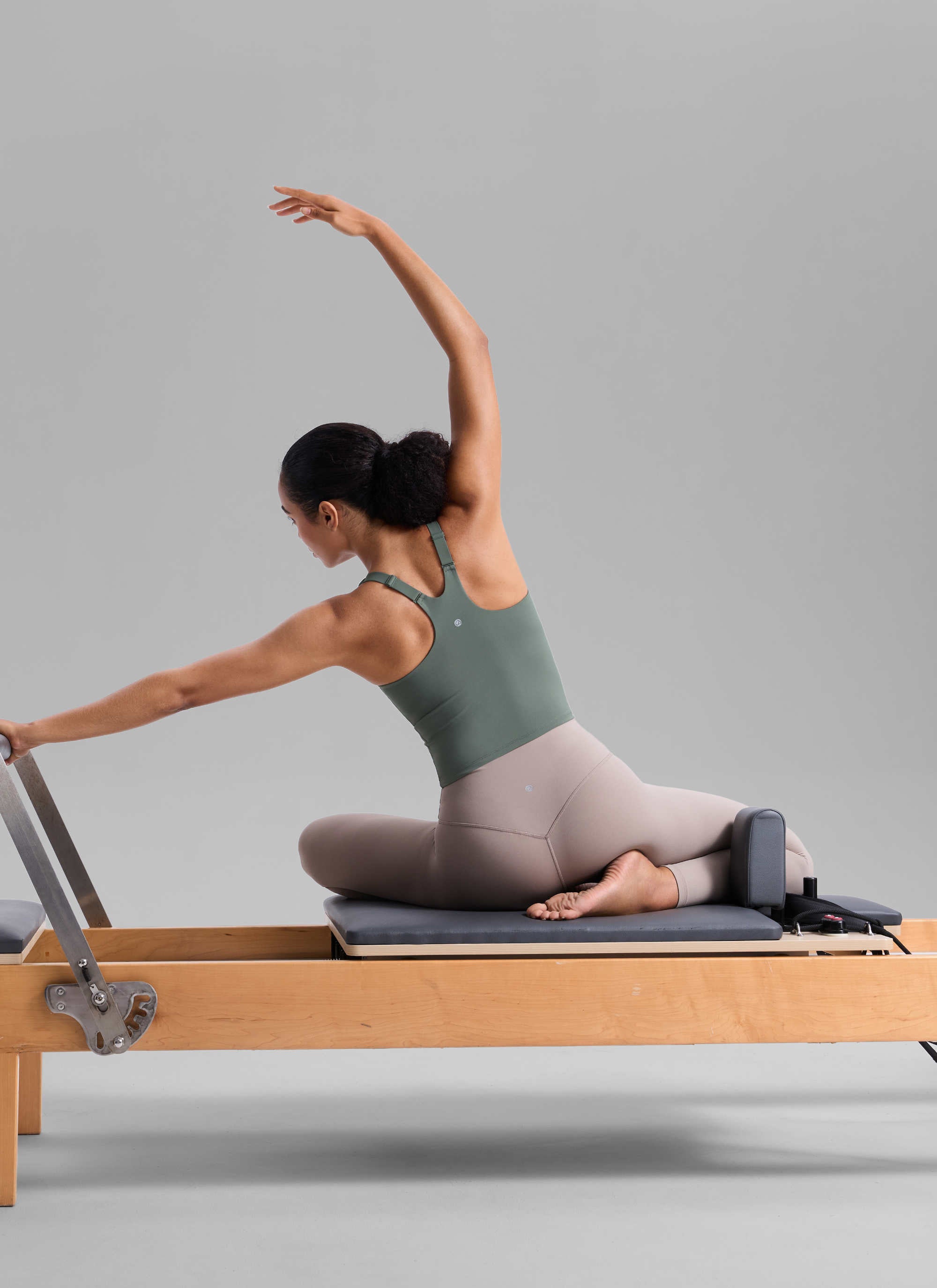 CRZ YOGA Mujer Sujetador Deportivo con Cuello en V y Espalda en U Salvia gris