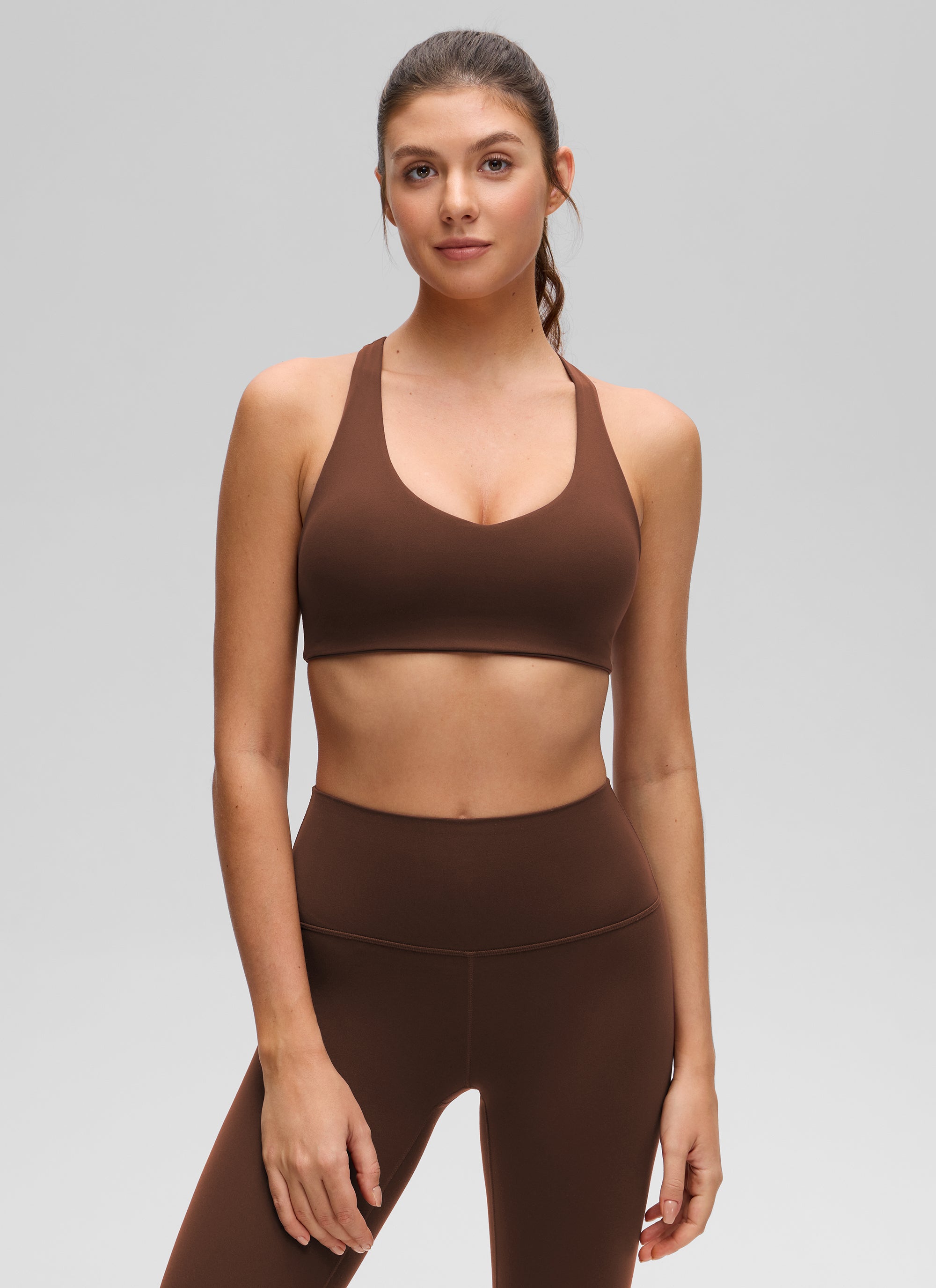 CRZ YOGA Mujer Butterluxe Sujetador con Escote en V y Racerback Marrón Lava