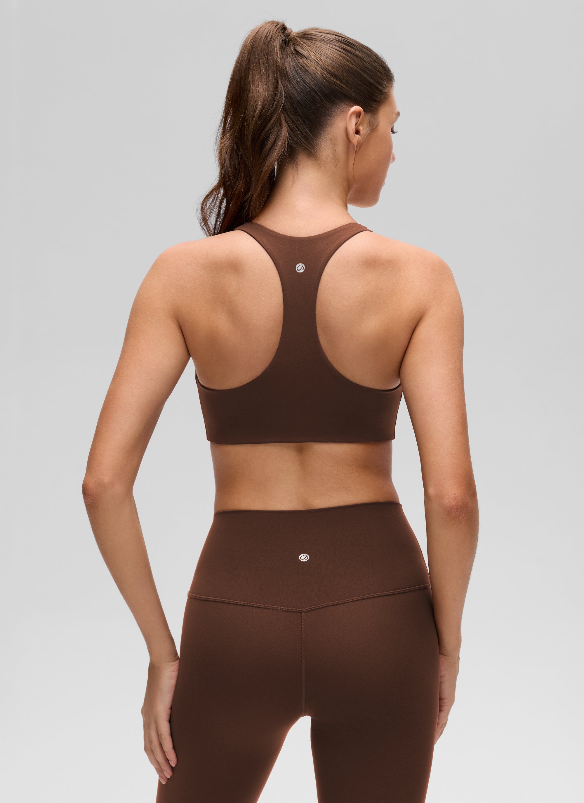 CRZ YOGA Mujer Butterluxe Sujetador con Escote en V y Racerback Marrón Lava