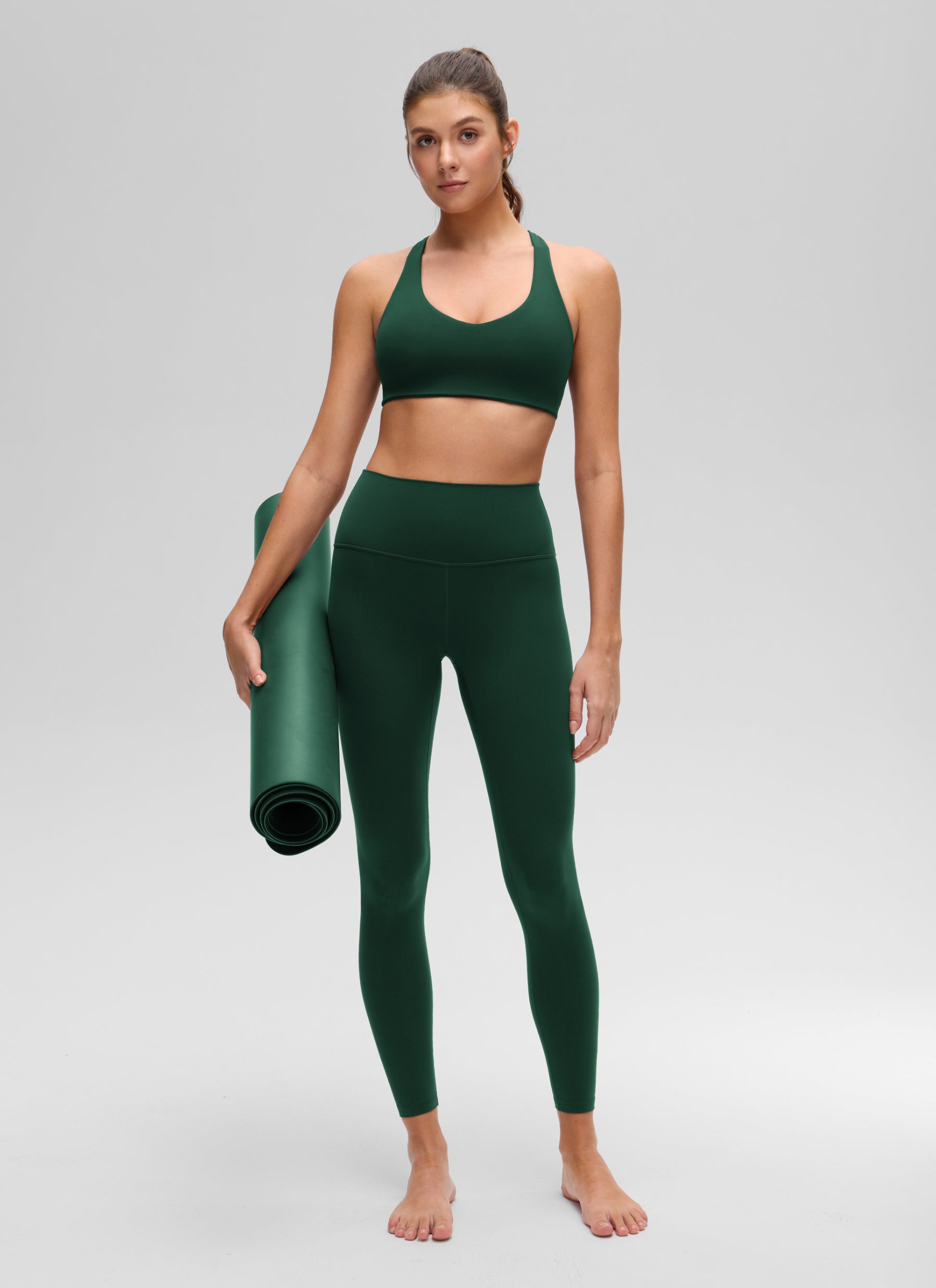 CRZ YOGA Mujer Butterluxe Sujetador con Escote en V y Racerback Leyenda Verde