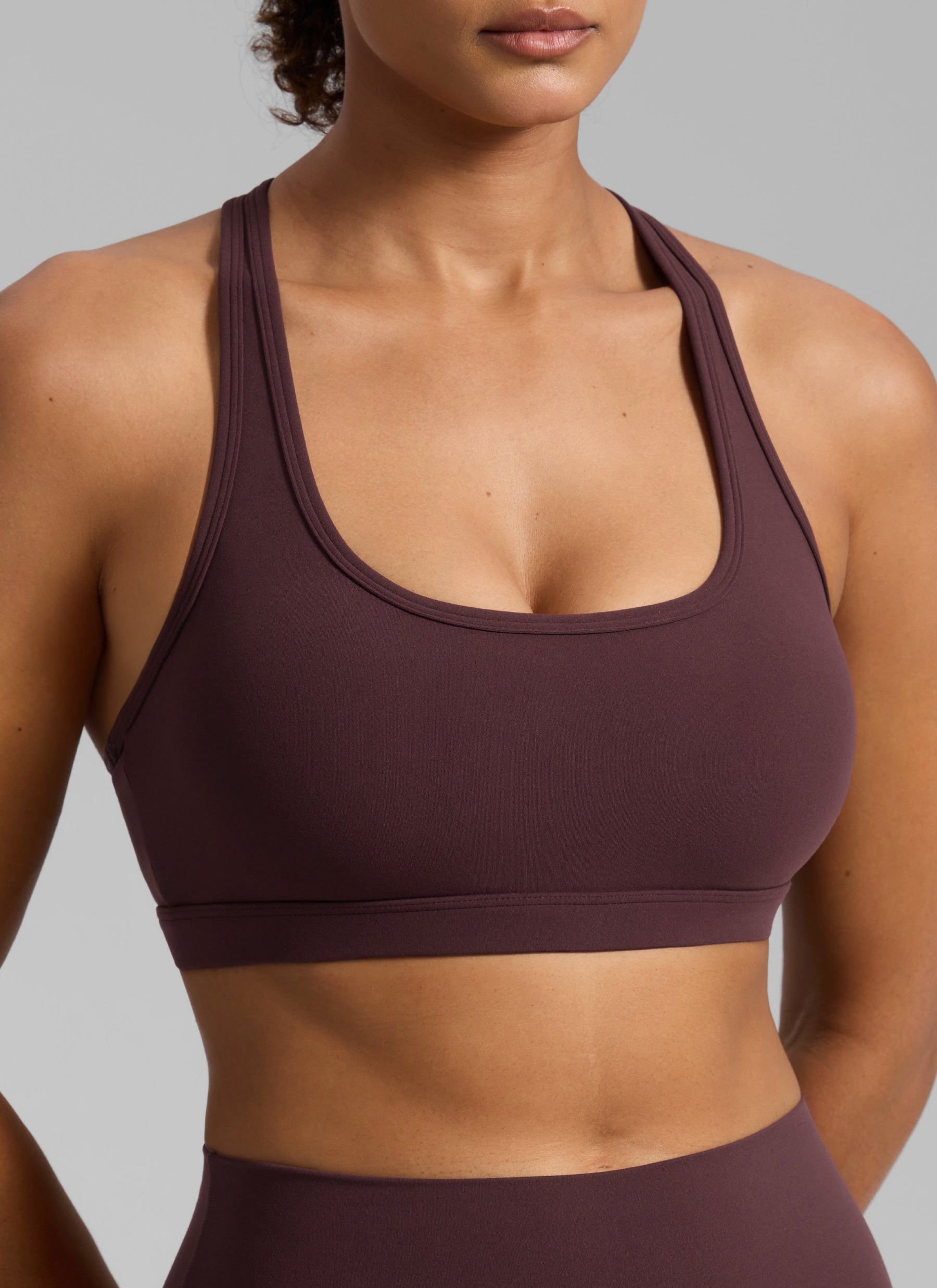 CRZ YOGA Butterlift® Sujetador sport racerback keyhole escote en U Ciruela madura