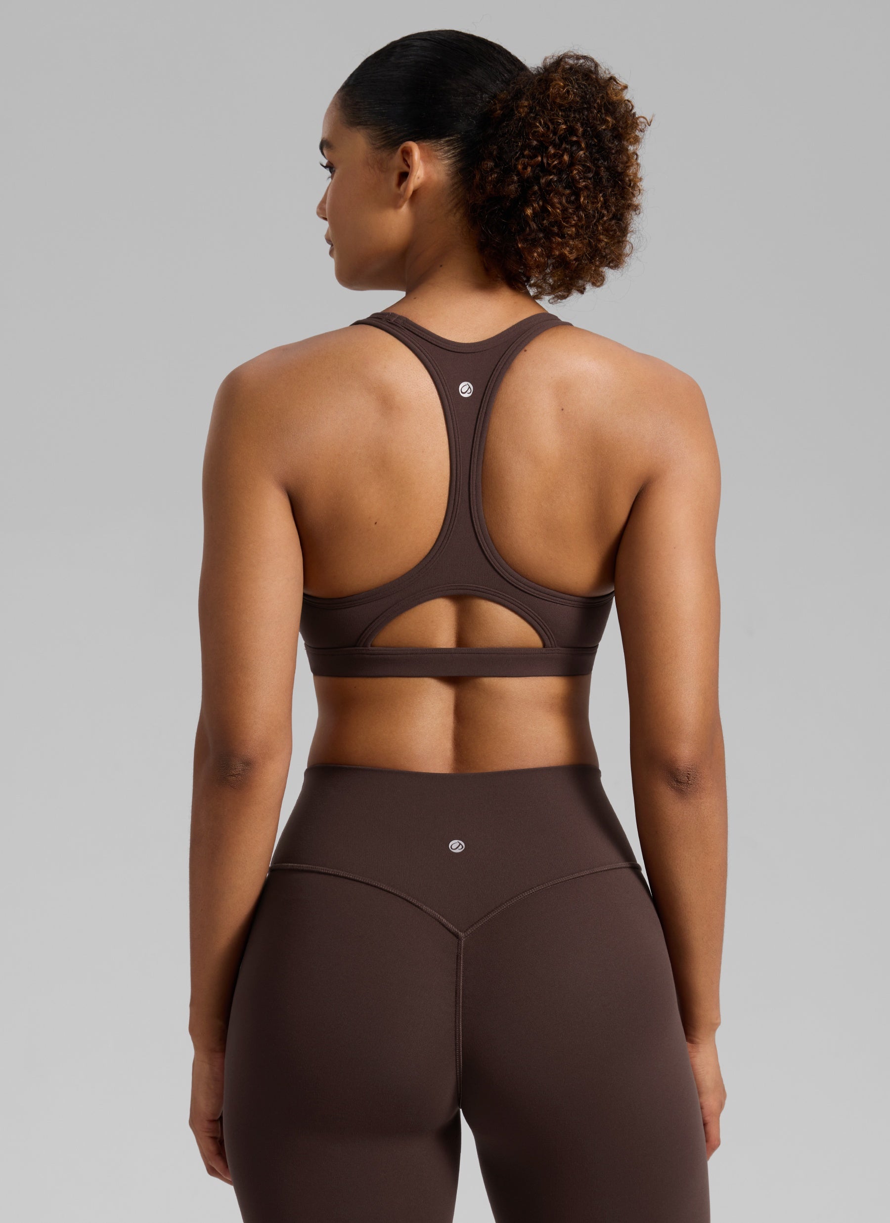 CRZ YOGA Butterlift® Sujetador sport racerback keyhole escote en U Marrón Fudge Caliente