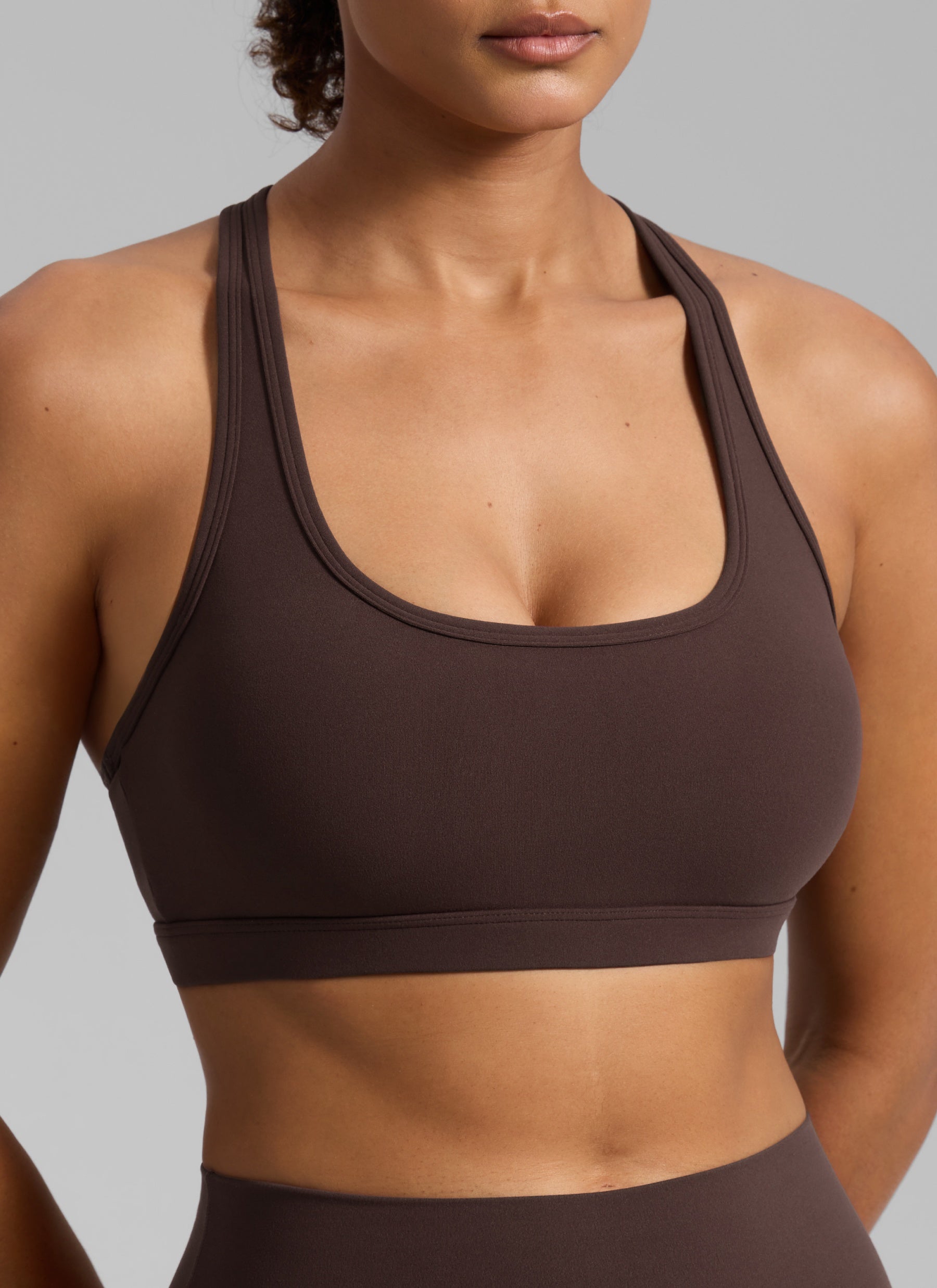 CRZ YOGA Butterlift® Sujetador sport racerback keyhole escote en U Marrón Fudge Caliente