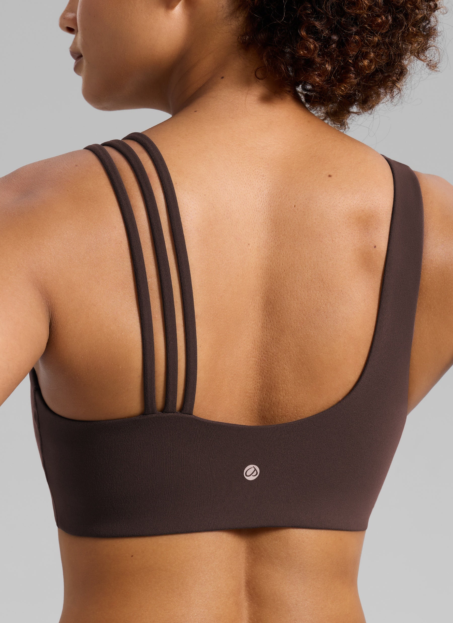 Sujetador Deportivo de Tirantes Asimétricos Mujer Soporte Medio Marrón Fudge Caliente