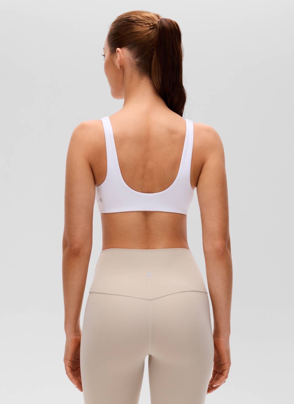 CRZ YOGA Mujer Butterluxe Yoga Twist V Neck U Back Sujetador Deportivo blanco