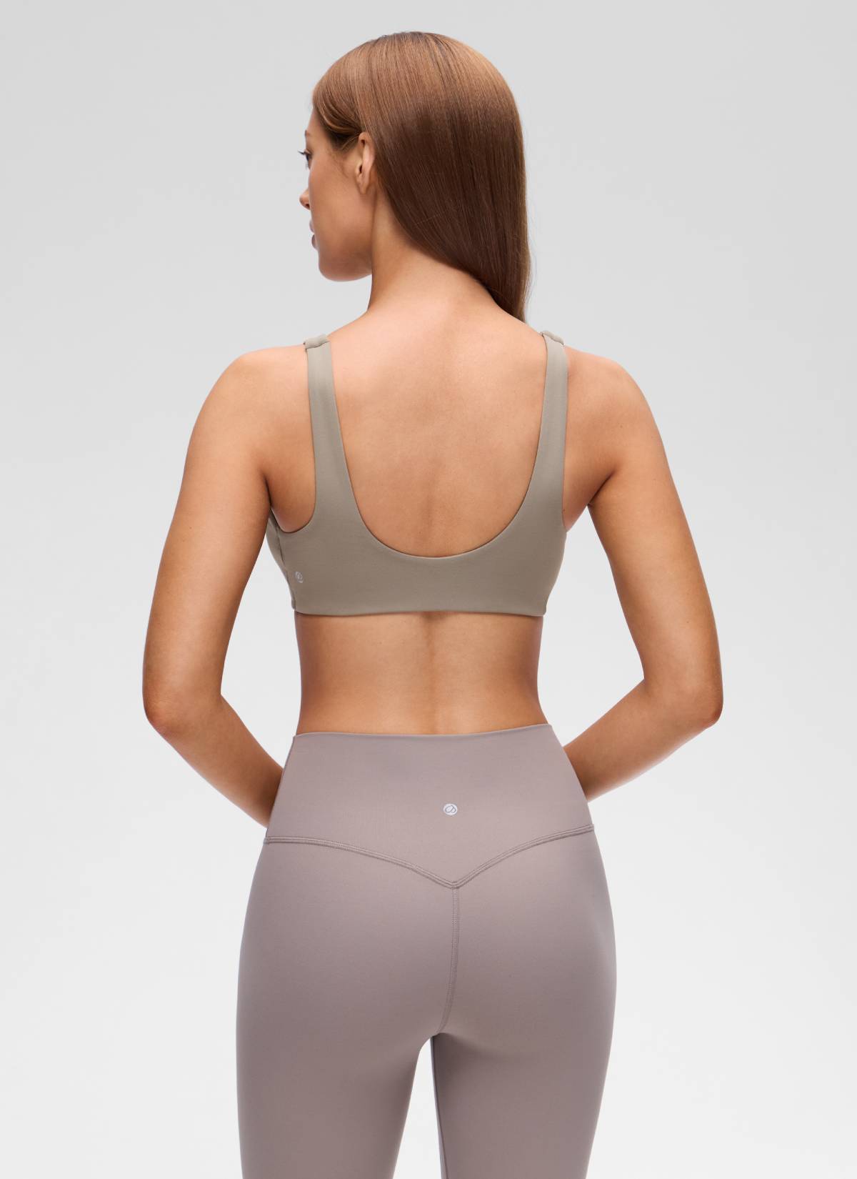 CRZ YOGA Mujer Butterluxe Yoga Twist V Neck U Back Sujetador Deportivo Gris Ceniza Cálido