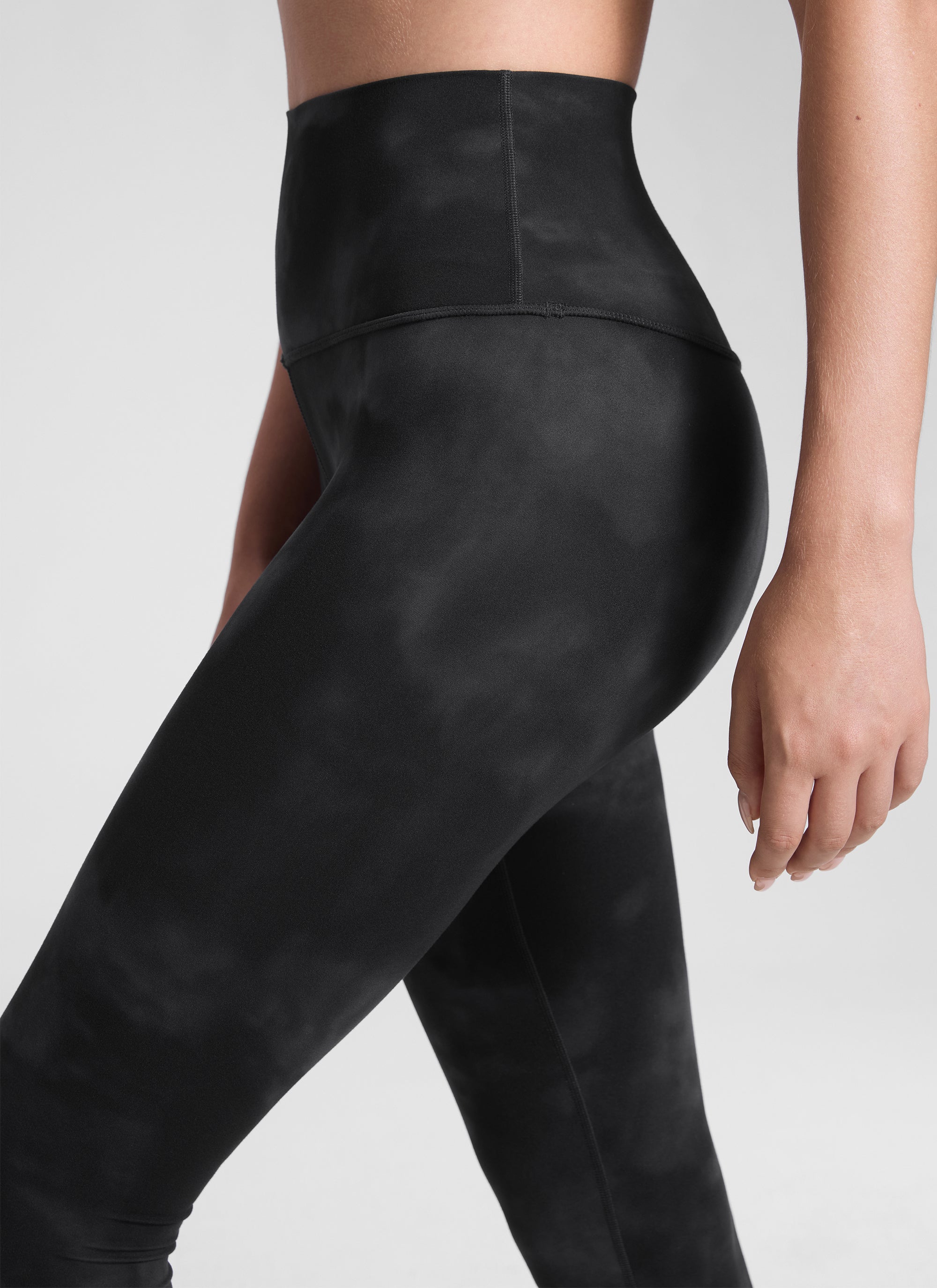 CRZ YOGA Butterluxe Leggings de Yoga de Tiro alto para Mujer Flores De Tinte Negro