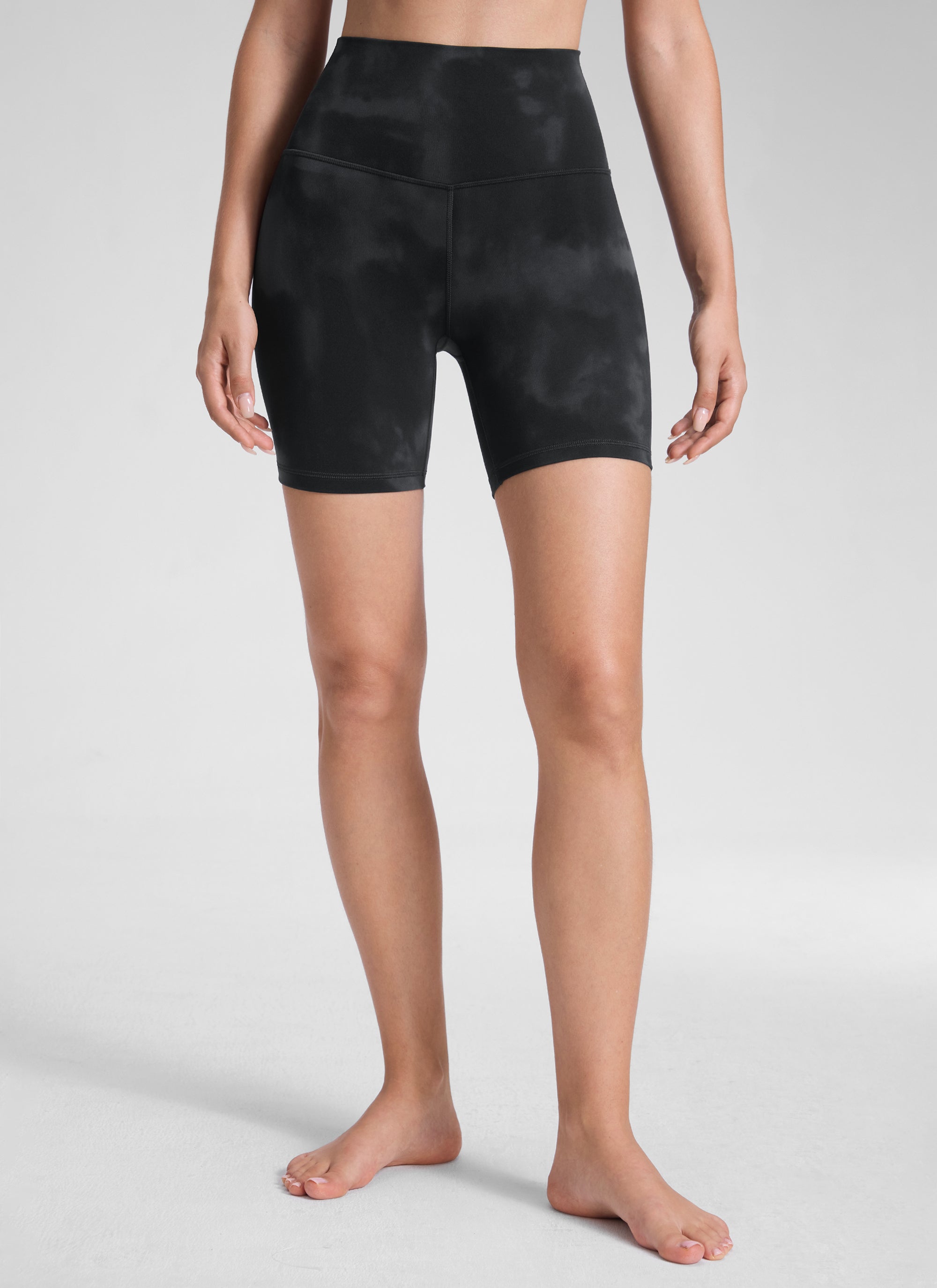 CRZ YOGA Leggings Cortos de Yoga con Cintura Alta para Mujer Flores De Tinte Negro