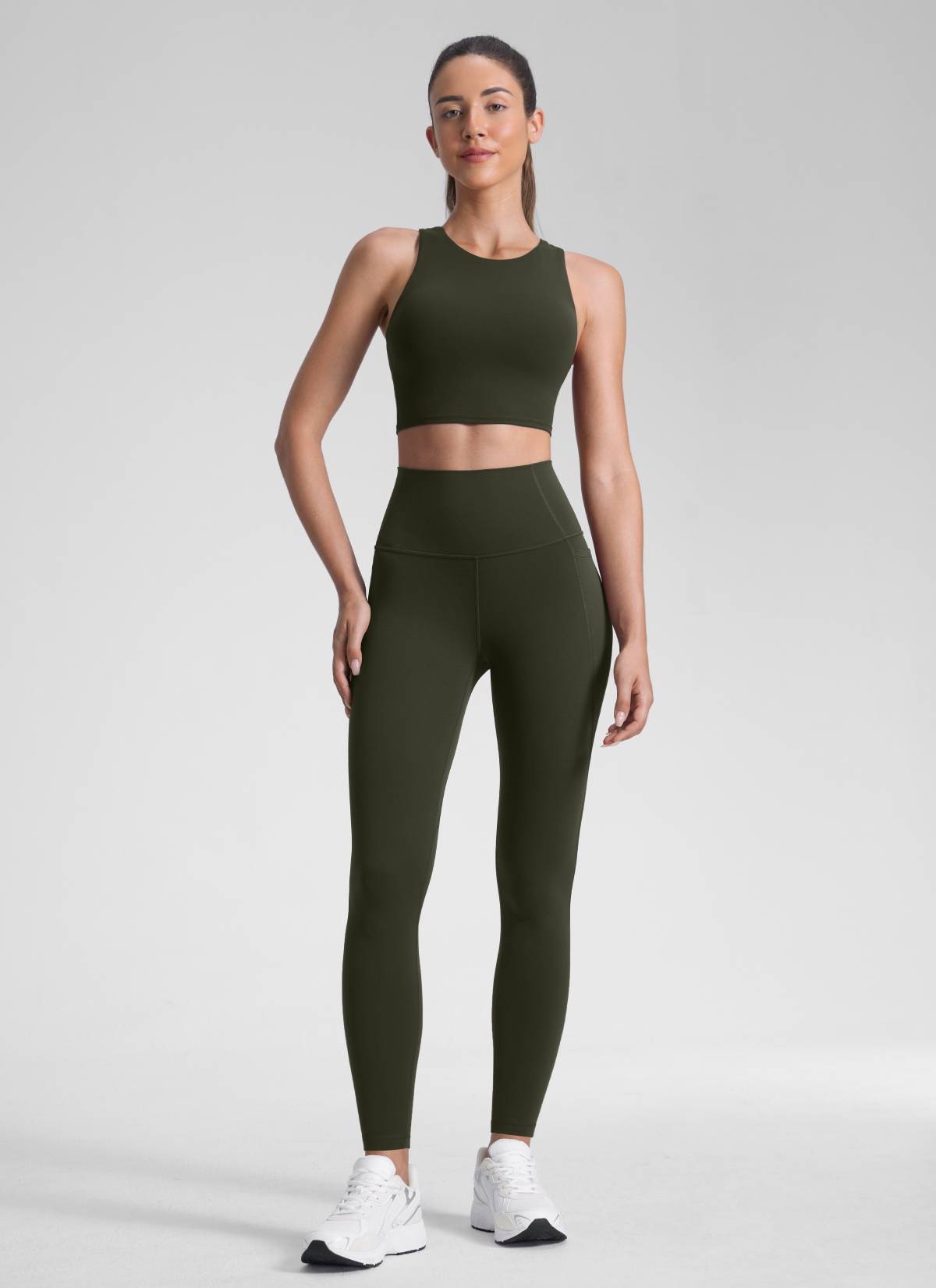 CRZ YOGA Mujer Leggings Deportivos con bolsillos de 28 Pulgadas Verde Oliva
