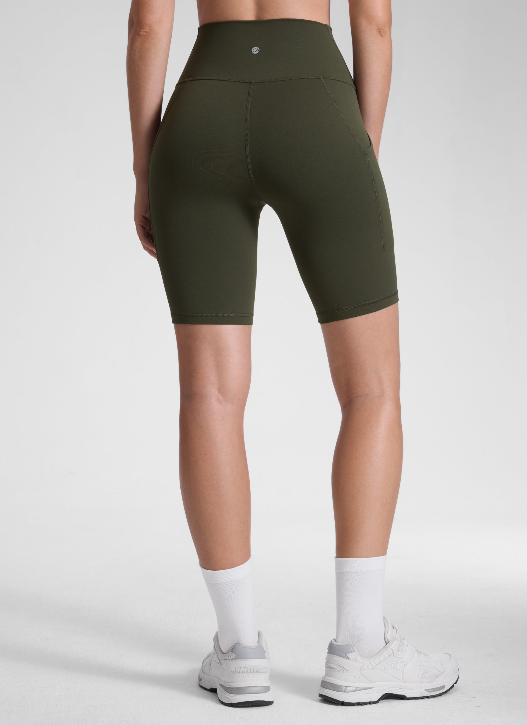 CRZ YOGA Butterluxe Leggings Cortos con Bolsillos de 8 Pulgadas para Mujer Verde Oliva