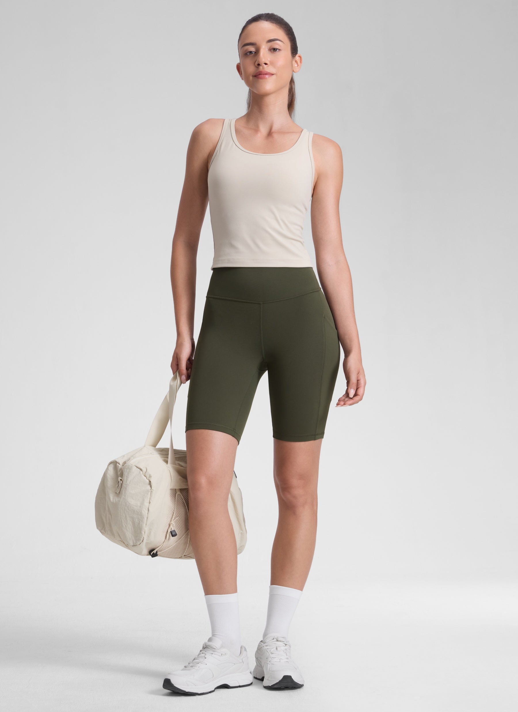 CRZ YOGA Butterluxe Leggings Cortos con Bolsillos de 8 Pulgadas para Mujer Verde Oliva