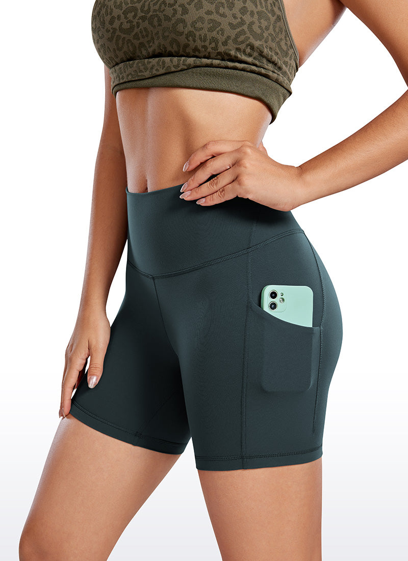 CRZ YOGA Butterluxe Leggings Cortos con Bolsillos de 5 Pulgadas para Mujer Verde oscuro del bosque