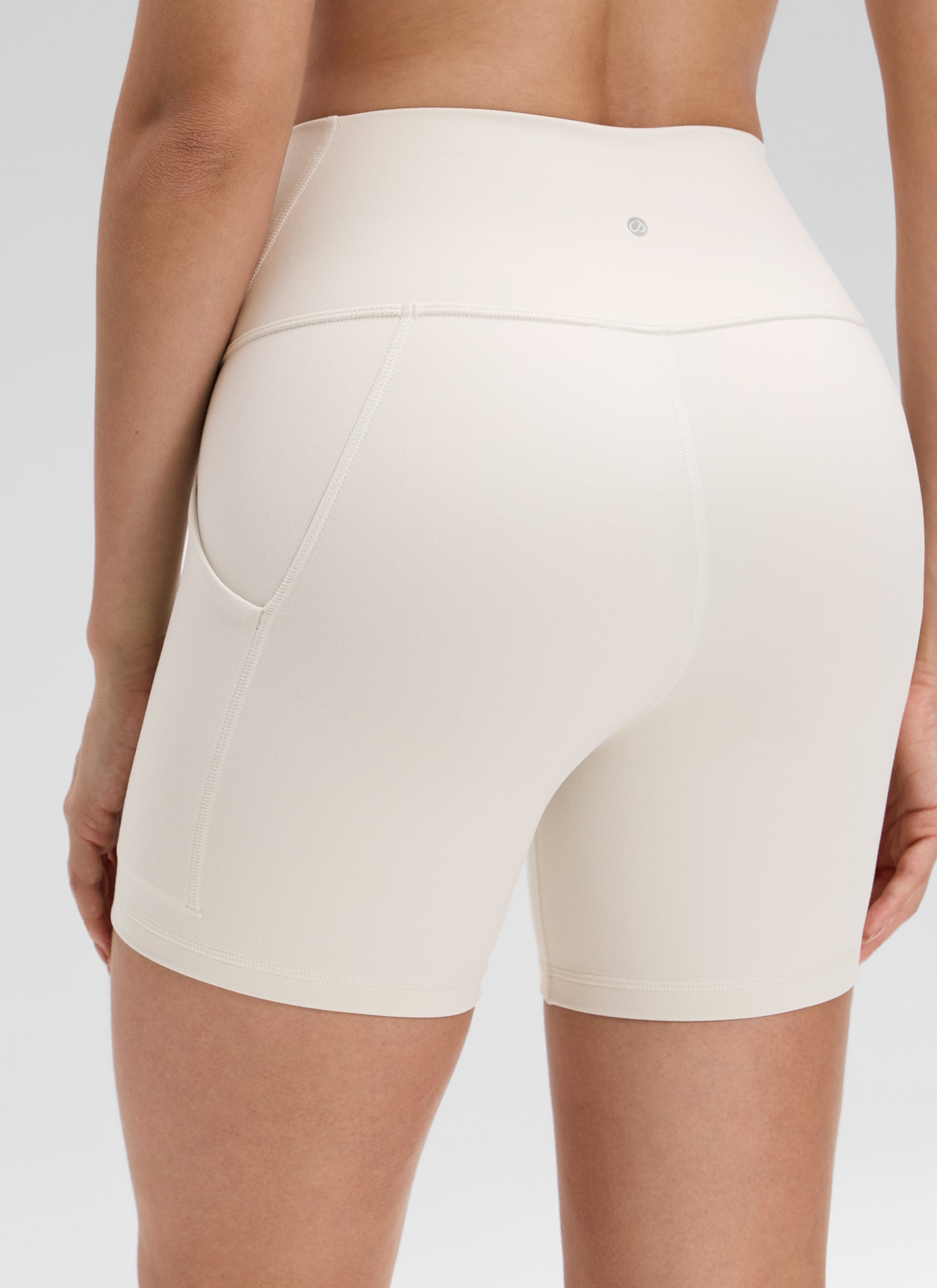 CRZ YOGA Butterluxe Leggings Cortos con Bolsillos de 5 Pulgadas para Mujer Blanca Lechosa