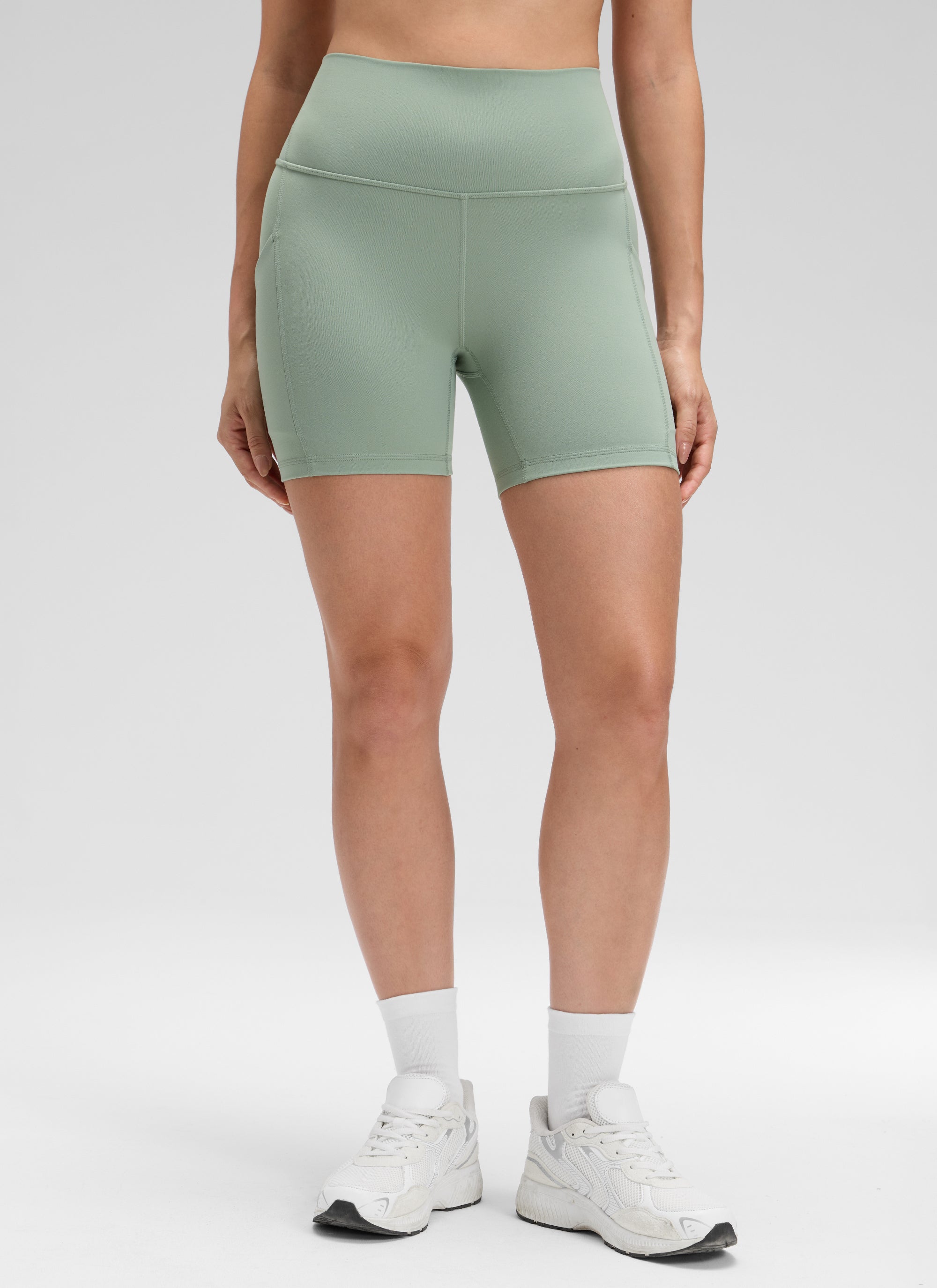 CRZ YOGA Butterluxe Leggings Cortos con Bolsillos de 5 Pulgadas para Mujer Tribunal de Green Palm
