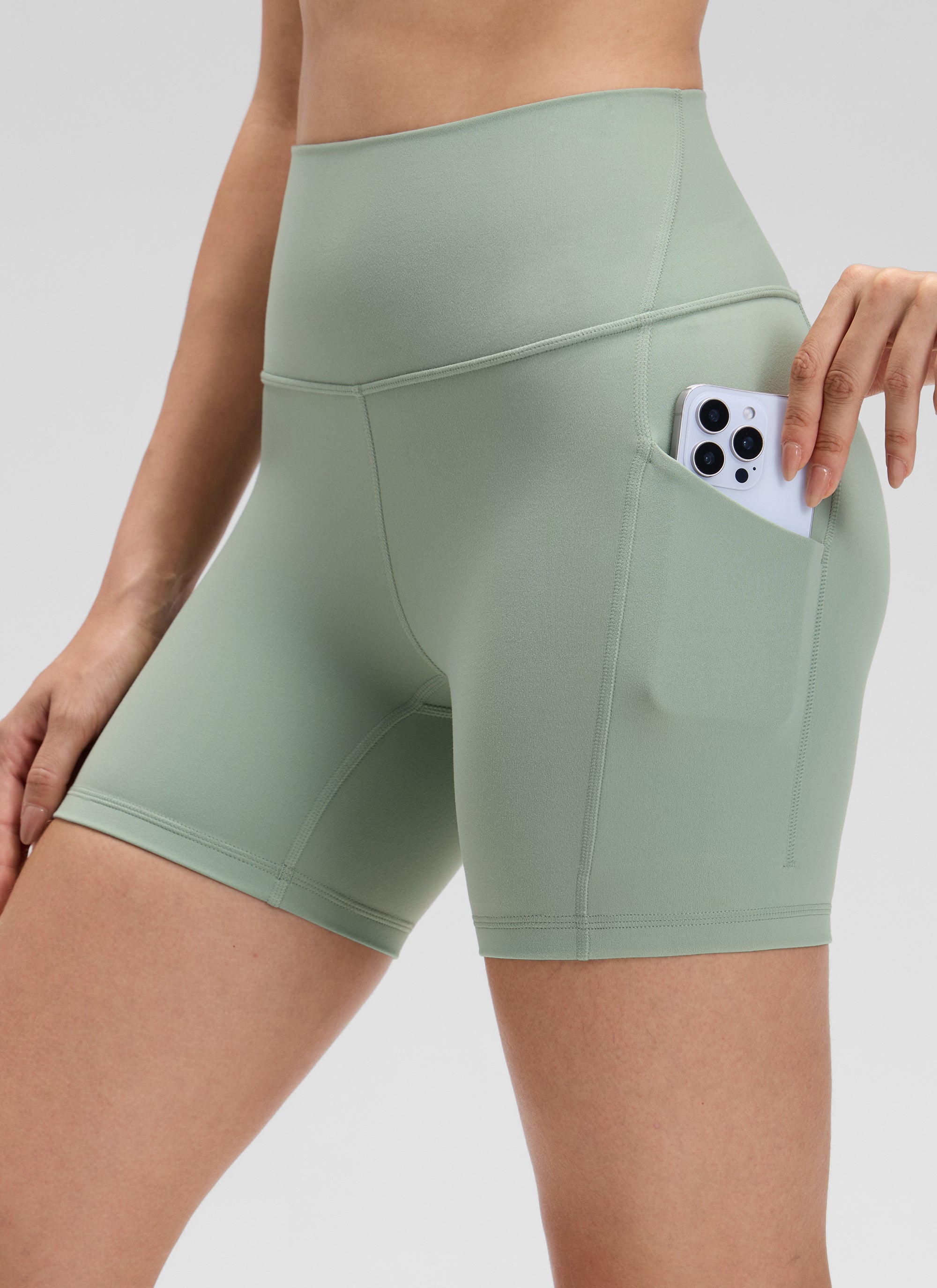 CRZ YOGA Butterluxe Leggings Cortos con Bolsillos de 5 Pulgadas para Mujer Tribunal de Green Palm