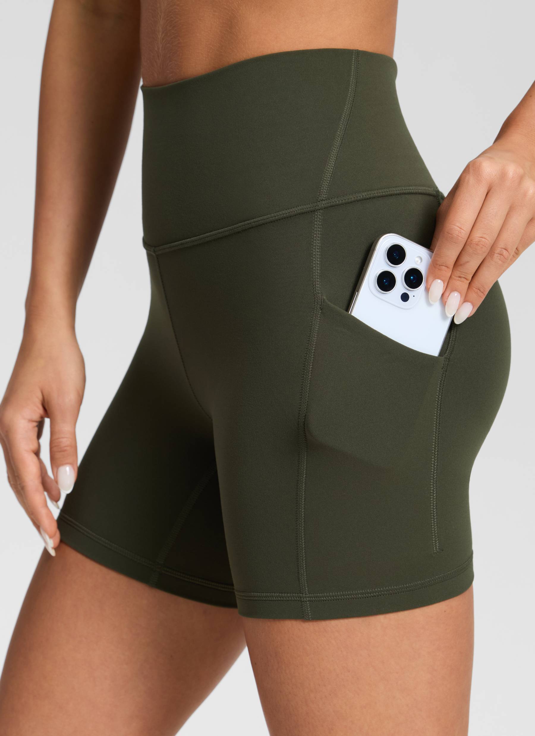 CRZ YOGA Butterluxe Leggings Cortos con Bolsillos de 5 Pulgadas para Mujer Verde Oliva