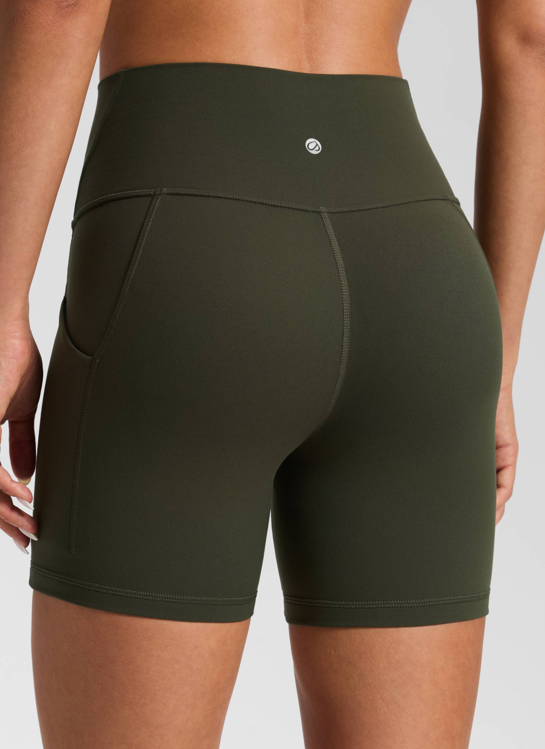 CRZ YOGA Butterluxe Leggings Cortos con Bolsillos de 5 Pulgadas para Mujer Verde Oliva