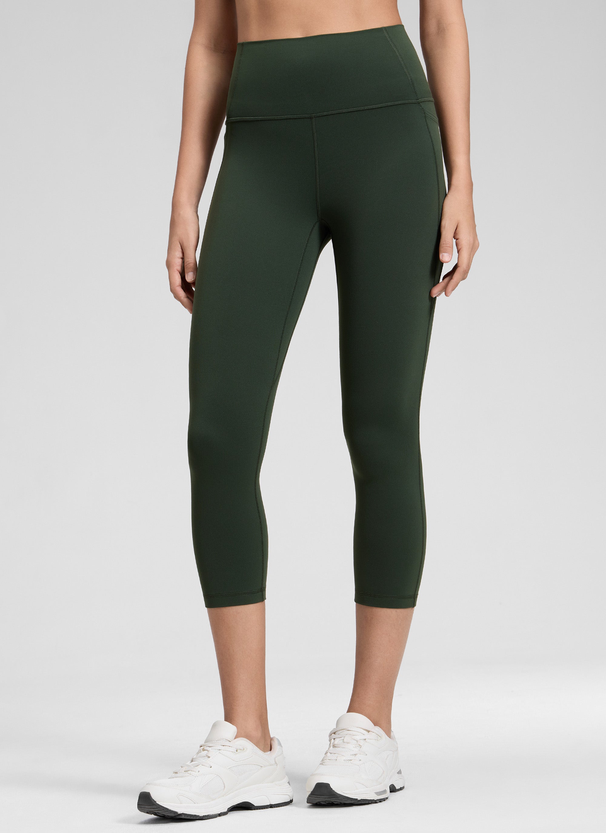CRZ YOGA Capri de Yoga con Bolsillos de 21 Pulgadas para Mujer Leyenda Verde