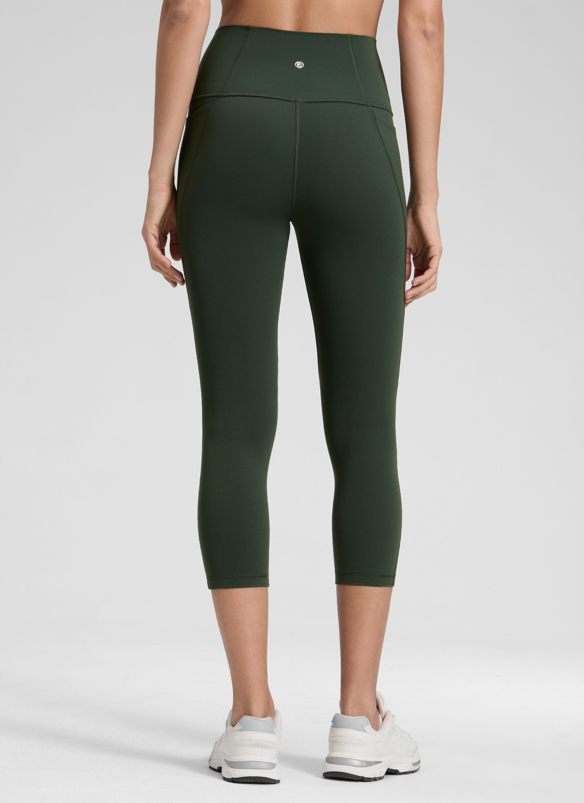 CRZ YOGA Capri de Yoga con Bolsillos de 21 Pulgadas para Mujer Leyenda Verde
