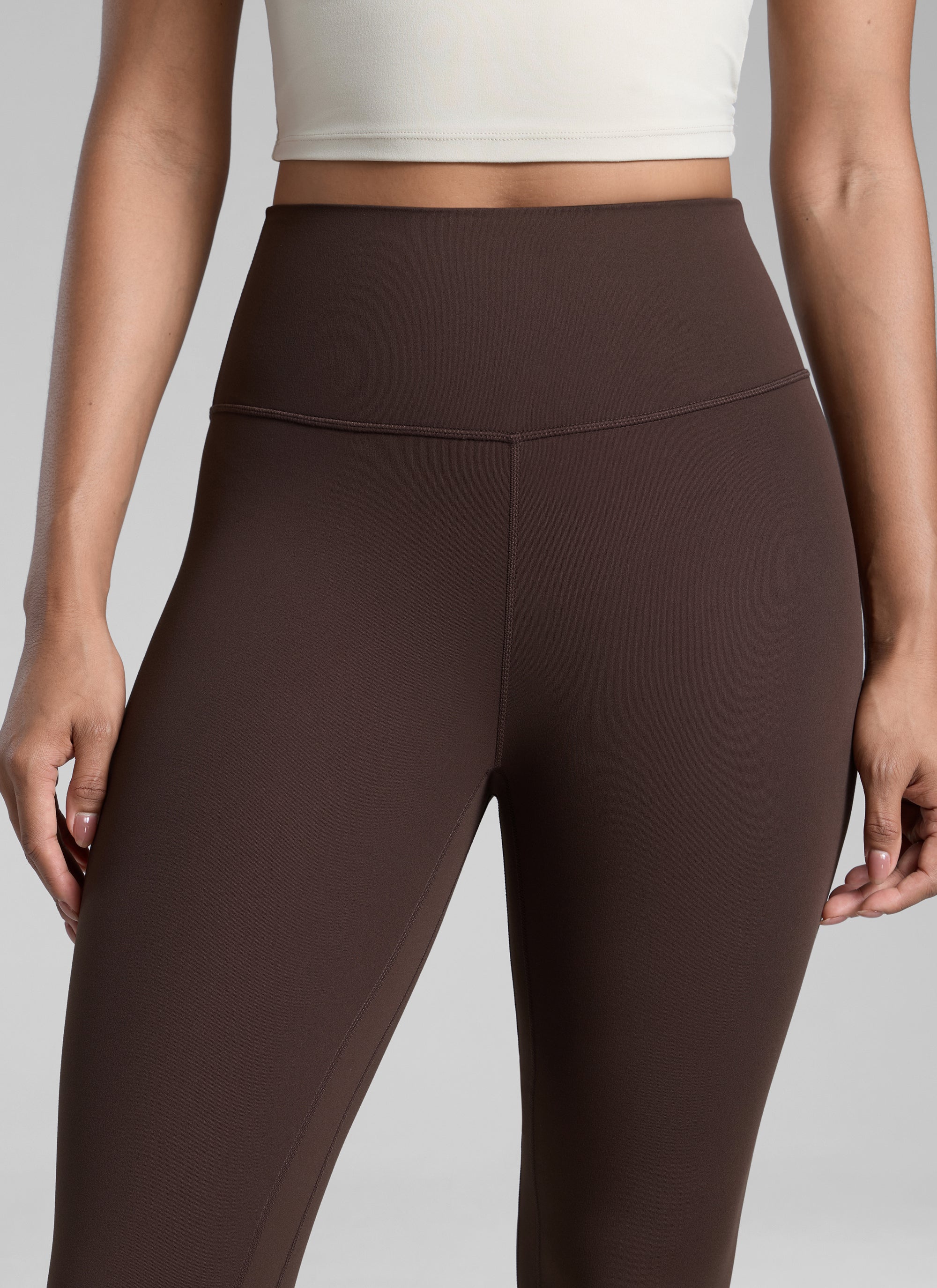 CRZ YOGA Butterlift Leggings de Yoga de 25 Pulgadas para Mujer Marrón Fudge Caliente @model_info:Barbara
