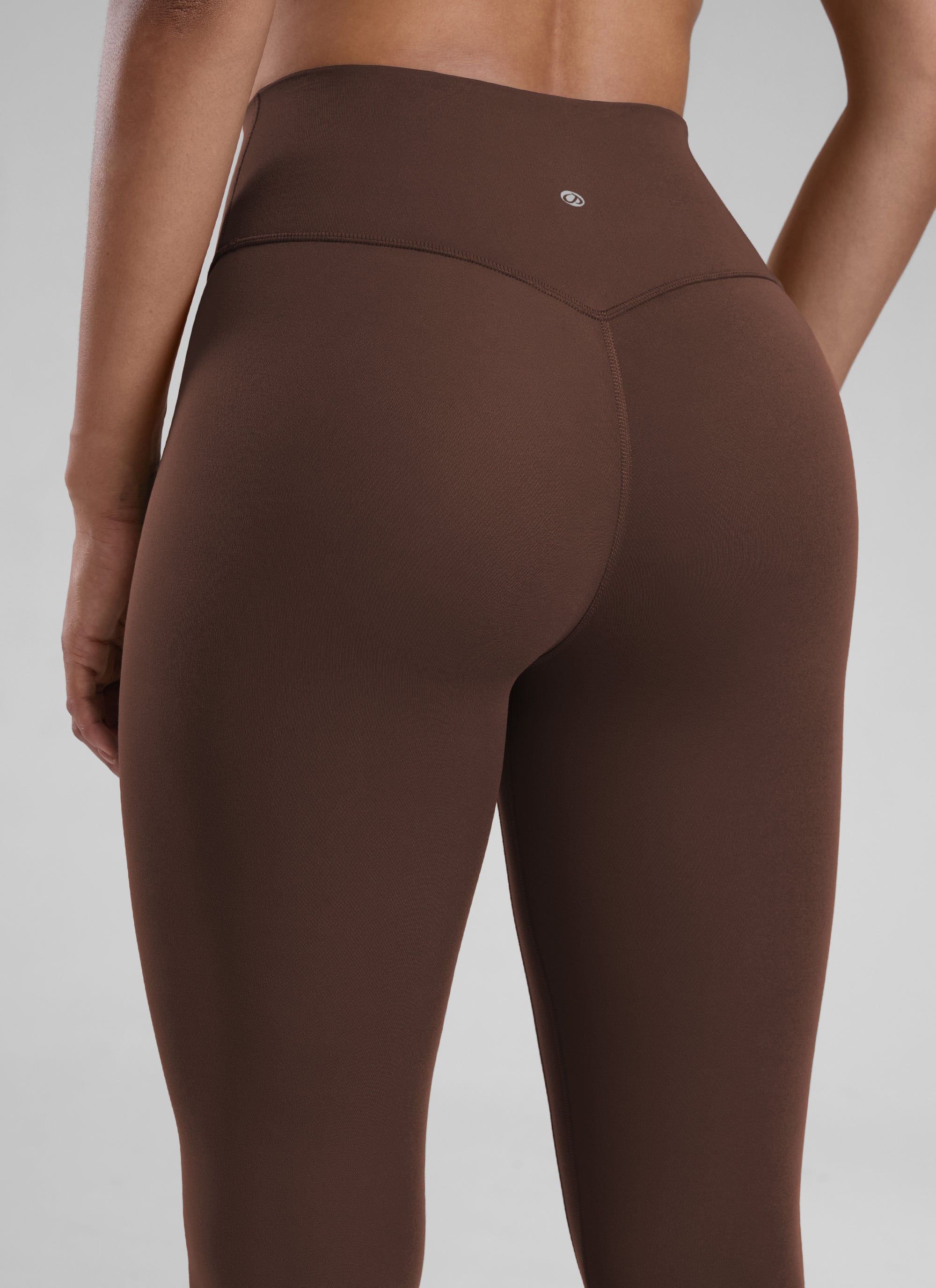 CRZ YOGA Butterlift Leggings de Yoga de 25 Pulgadas para Mujer Marrón Lava @model_info:Barbara