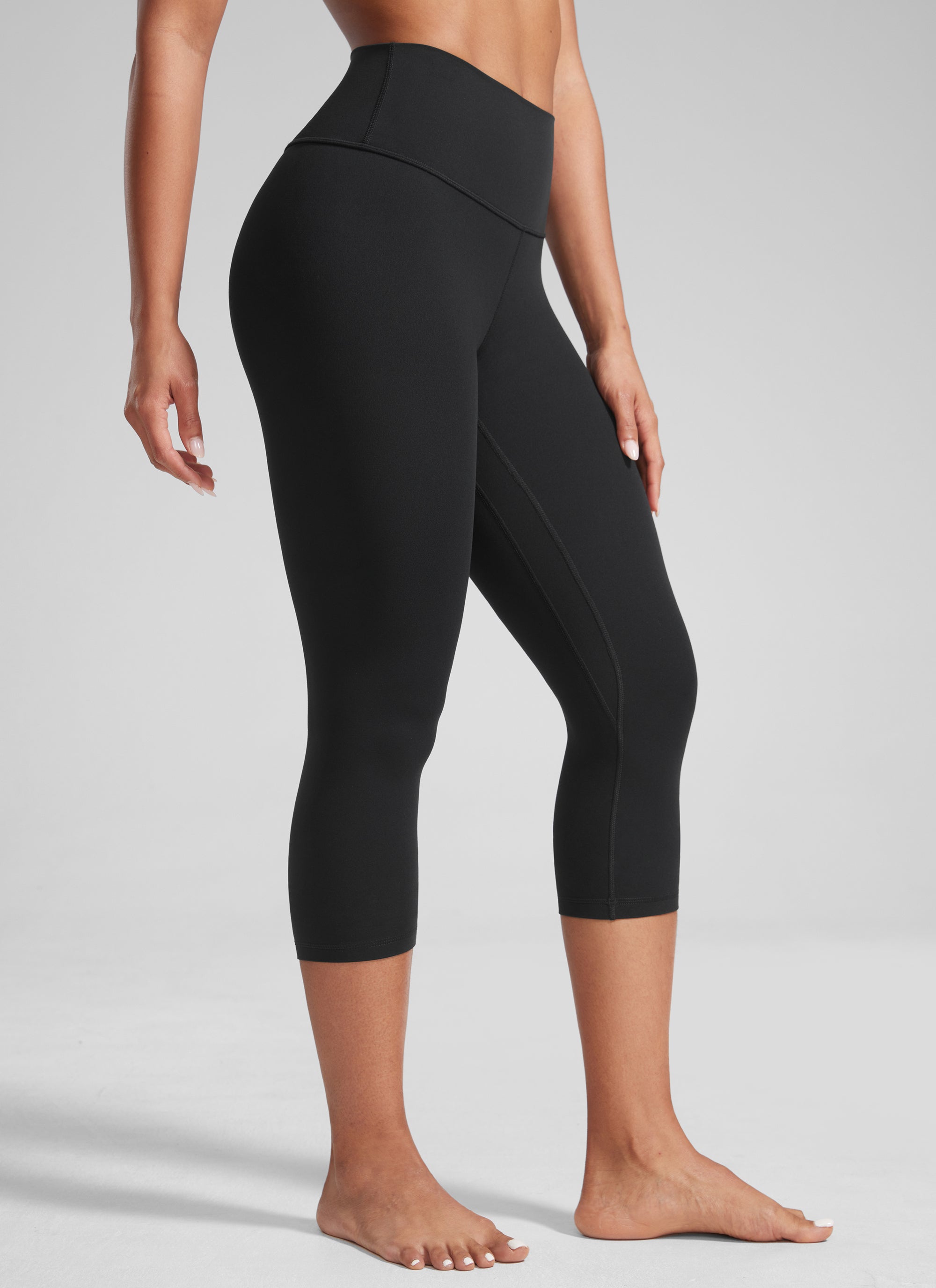 CRZ YOGA Leggings de Mujer Cintura Alta Capris para Ejercicio 21 Pulgadas Flores De Tinte Negro