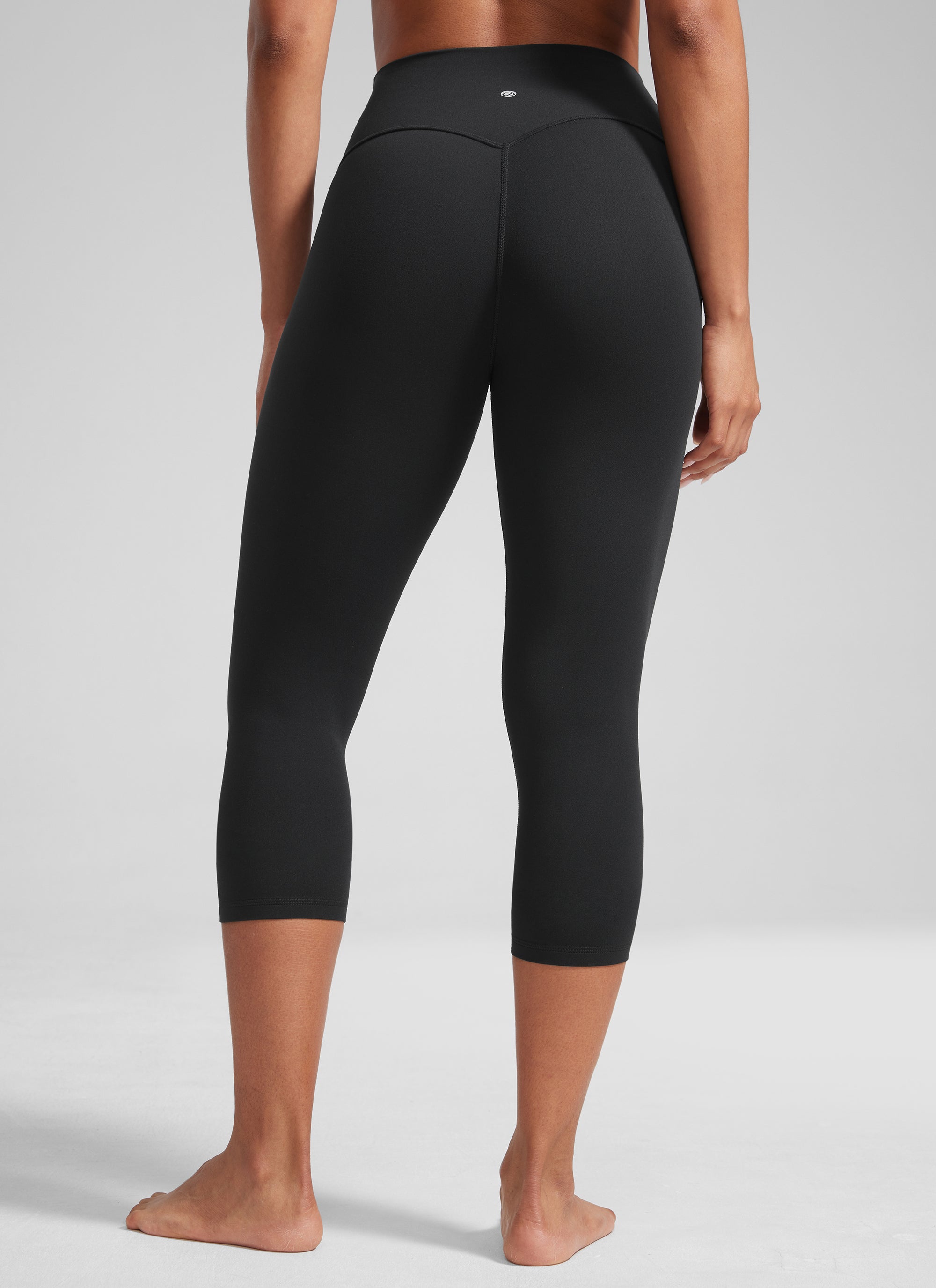 CRZ YOGA Leggings de Mujer Cintura Alta Capris para Ejercicio 21 Pulgadas Flores De Tinte Negro