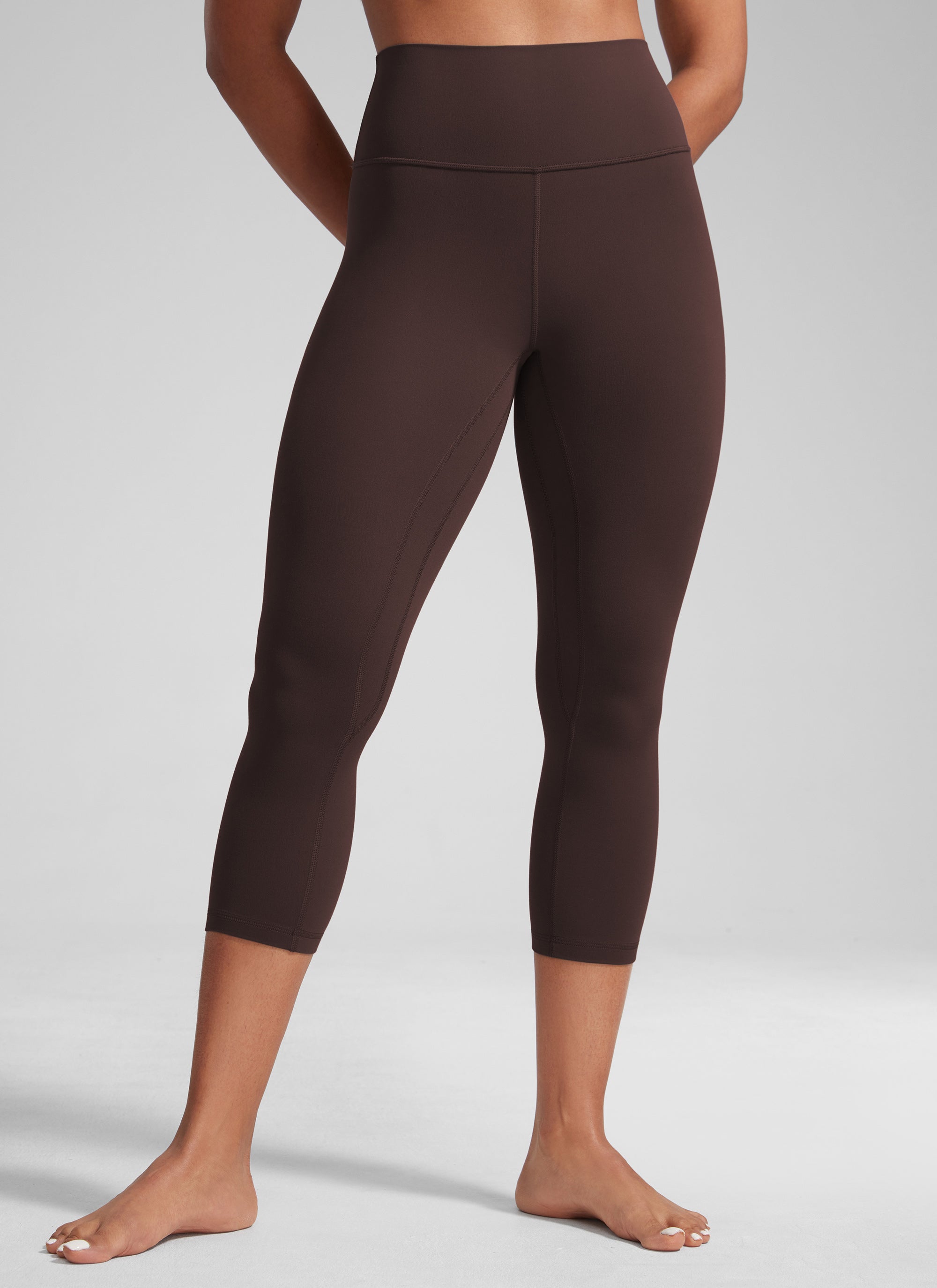 CRZ YOGA Leggings de Mujer Cintura Alta Capris para Ejercicio 21 Pulgadas Marrón Fudge Caliente