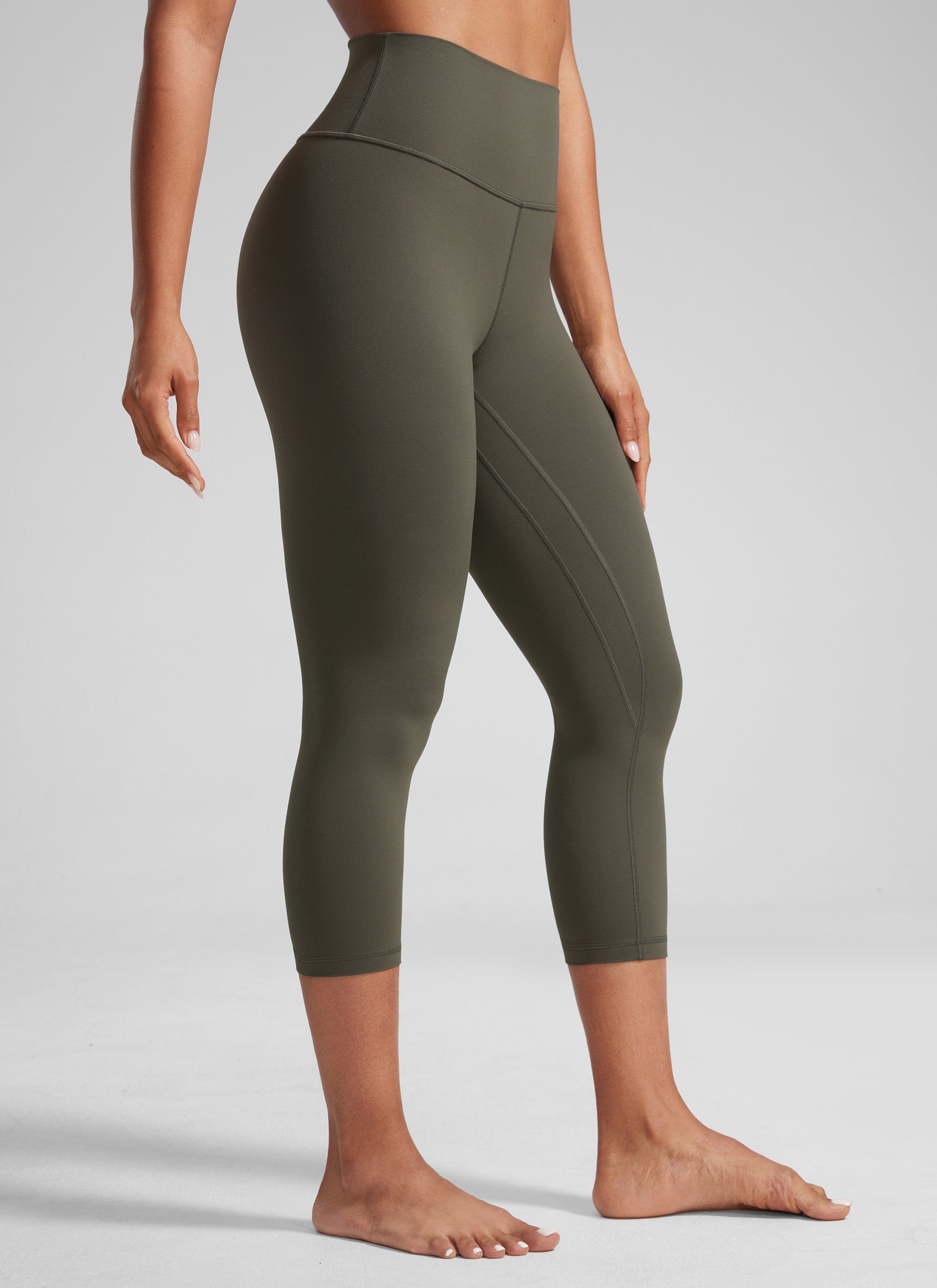 CRZ YOGA Leggings de Mujer Cintura Alta Capris para Ejercicio 21 Pulgadas Verde Militar Claro