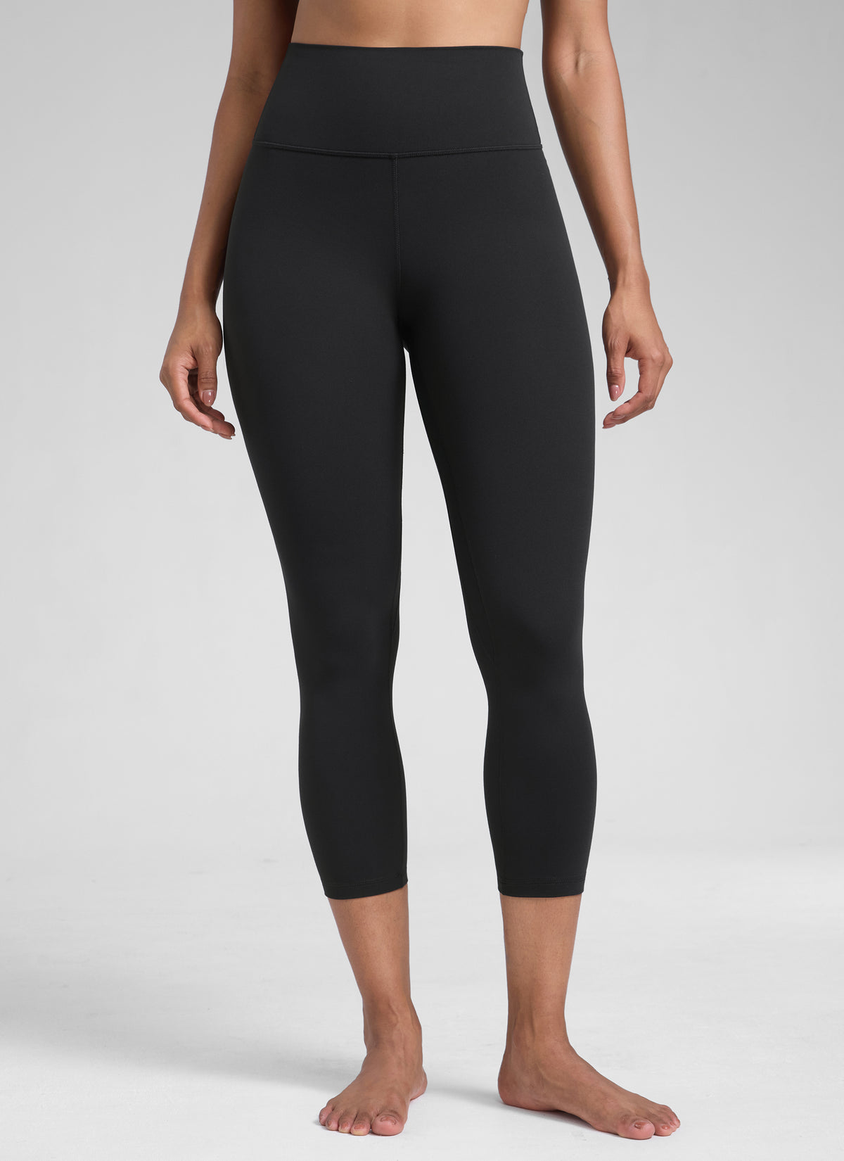 CRZ YOGA Leggings de Mujer Cintura Alta Capris para Ejercicio 23 Pulgadas Negro @model_info:Barbara