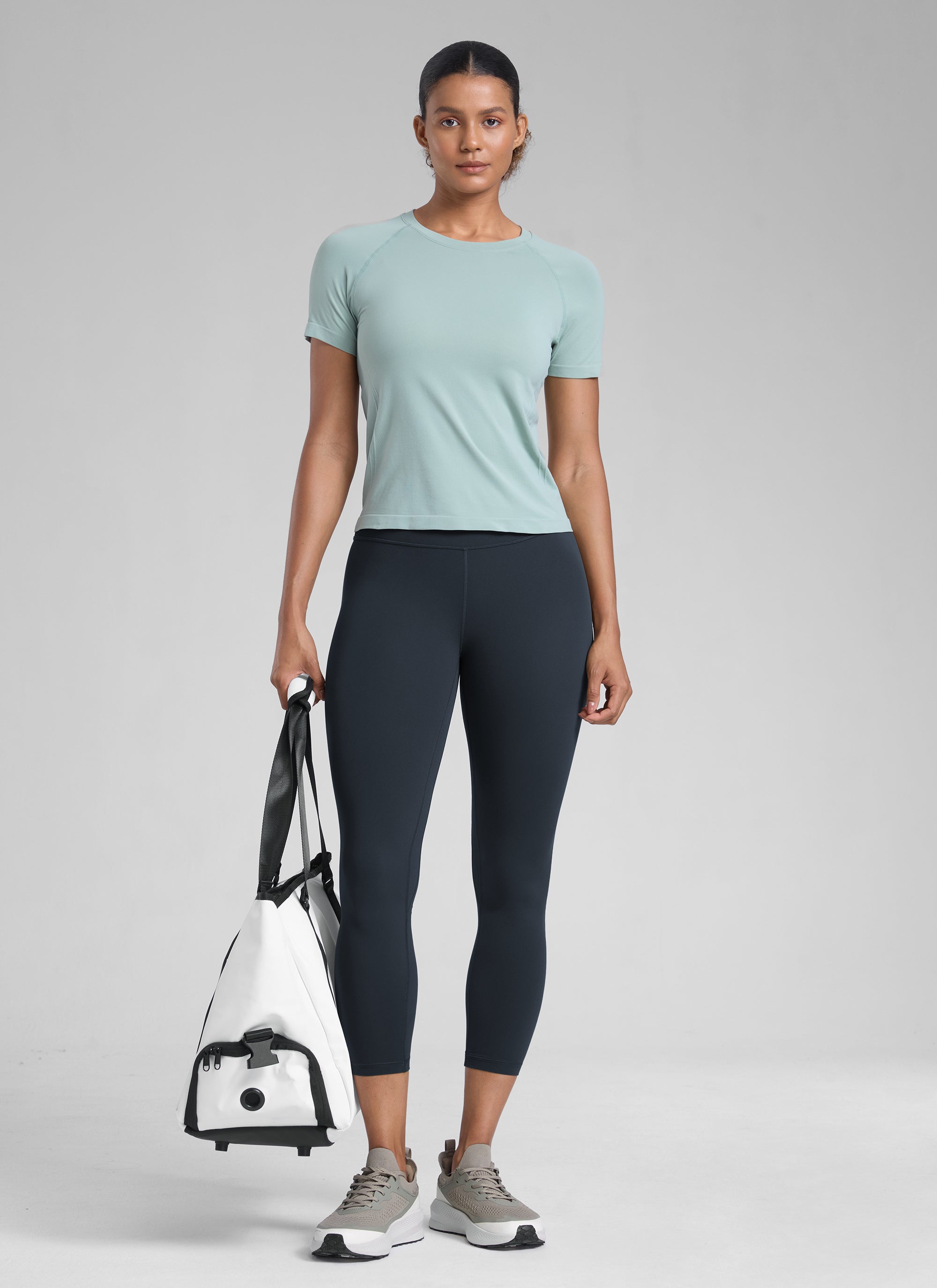 CRZ YOGA Leggings de Mujer Cintura Alta Capris para Ejercicio 23 Pulgadas True Navy @model_info:Barbara