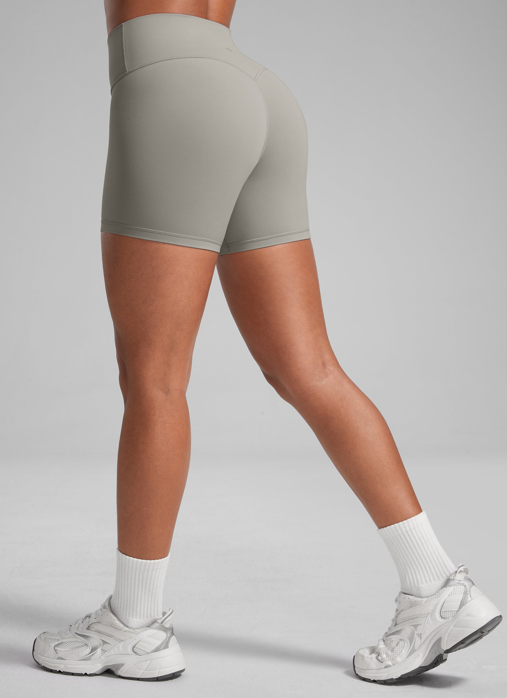 CRZ YOGA  Butterlift Leggings Cortos con el Culo Esreujado de 4 Pulgadas para Mujer Gris roca