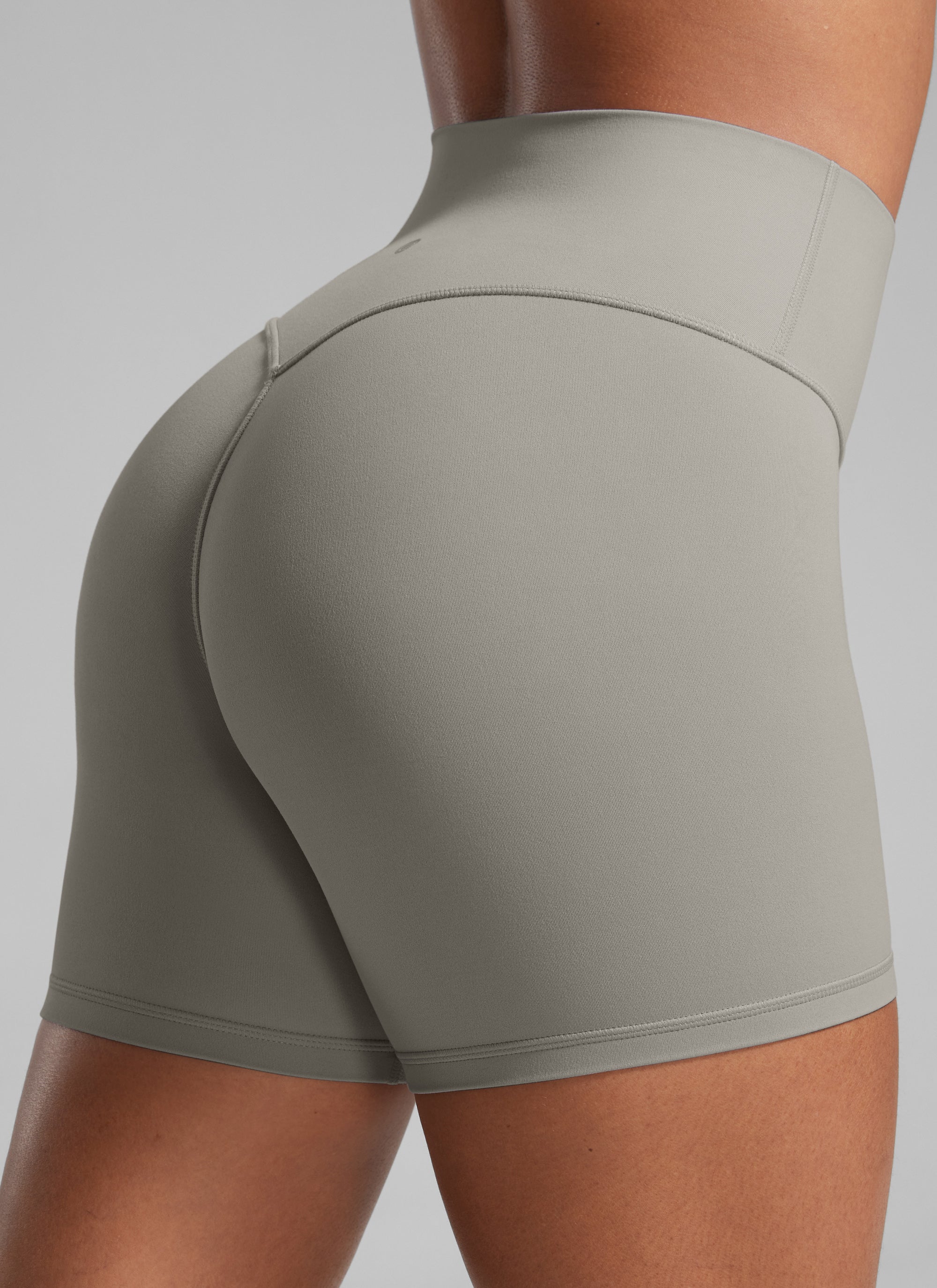 CRZ YOGA  Butterlift Leggings Cortos con el Culo Esreujado de 4 Pulgadas para Mujer Gris roca