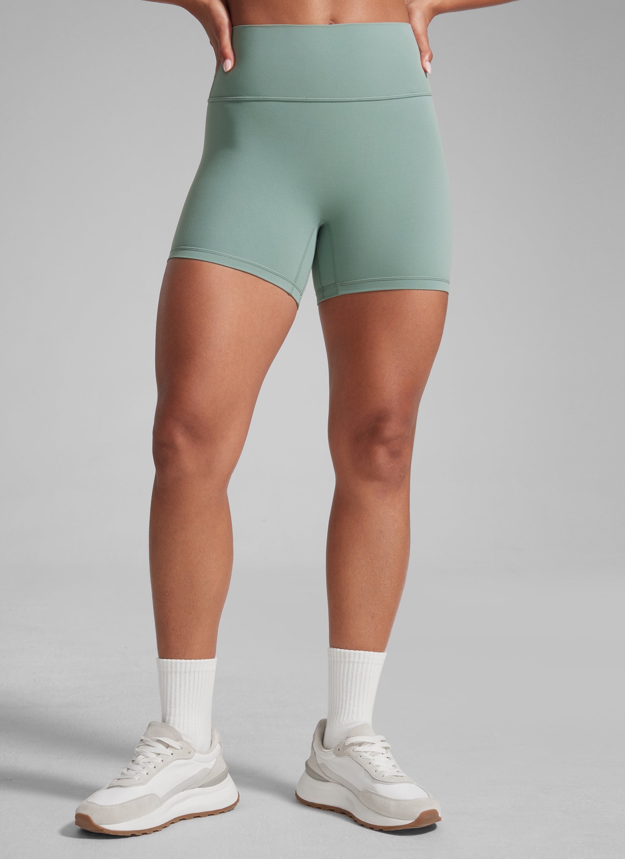 CRZ YOGA  Butterlift Leggings Cortos con el Culo Esreujado de 4 Pulgadas para Mujer Verde cráter