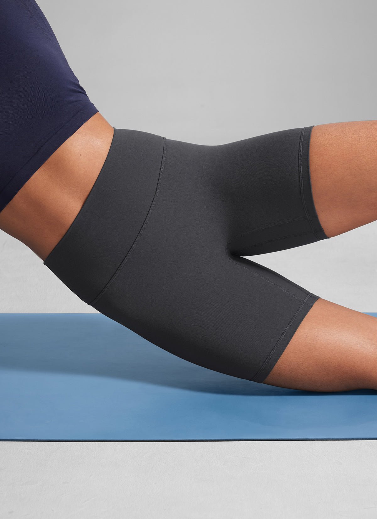 CRZ YOGA Butterlift Leggings Cortos Mujer 6'' con Culo Fruncido Gris misterioso