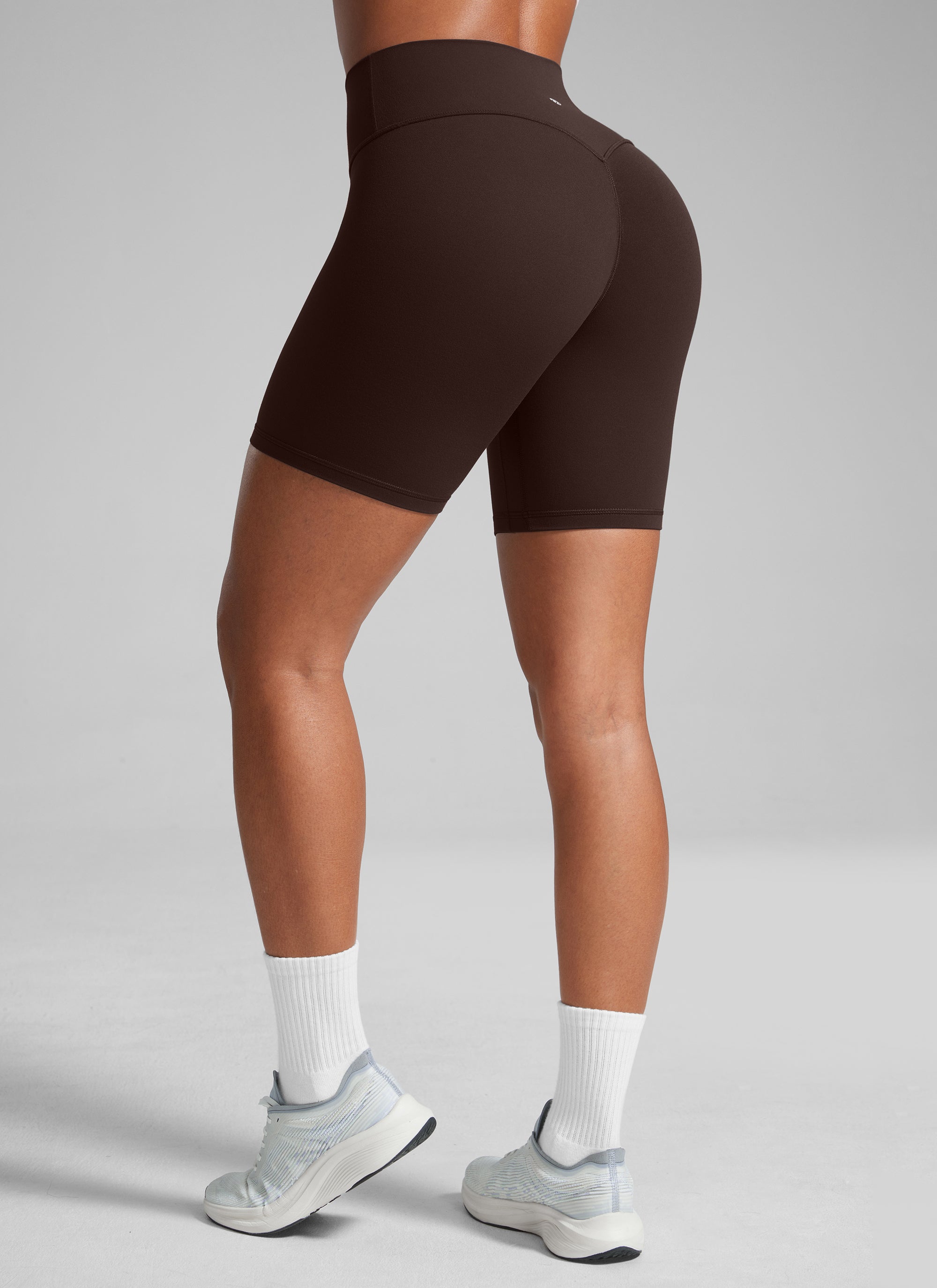 CRZ YOGA Butterlift Leggings Cortos Mujer 6'' con Culo Fruncido Marrón Fudge Caliente