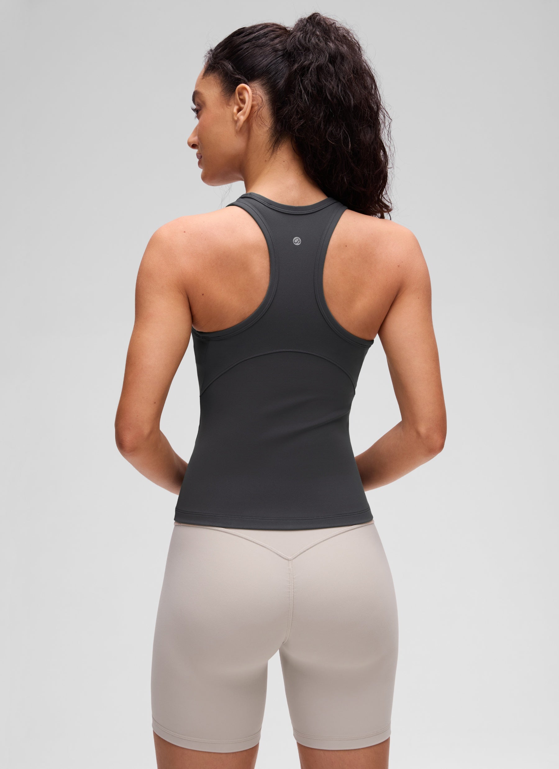 CRZ YOGA Blusas de yoga Corte ajustado Butterluxe Tank Cuello alto Gris misterioso