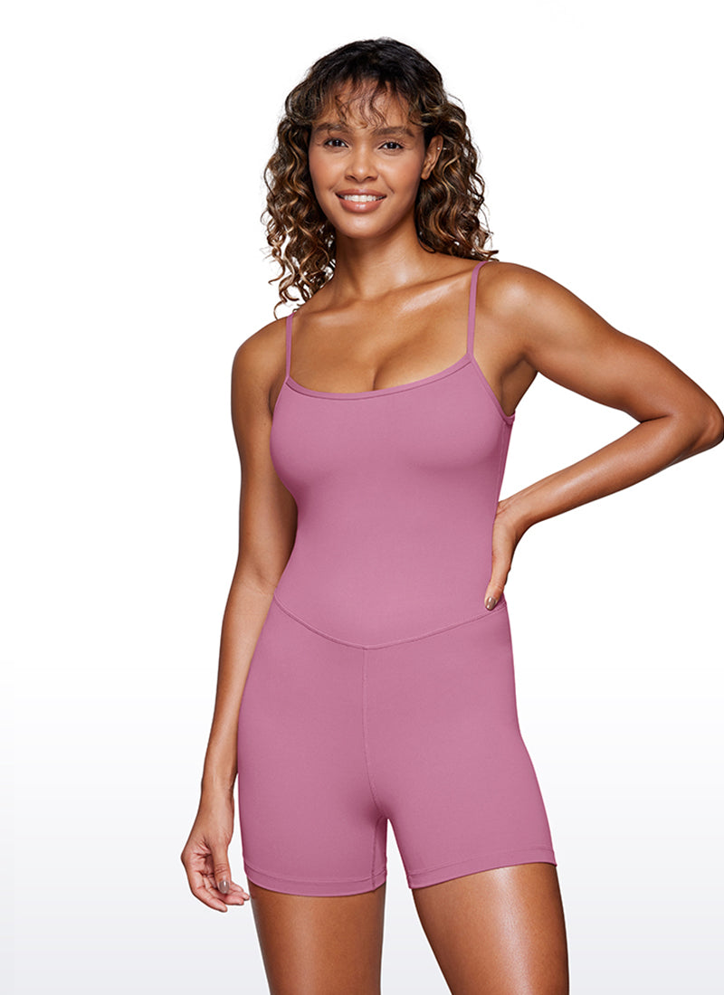 CRZ YOGA Butterluxe Enterizo de 4 Pulgadas - Mono Corto Polvo de Terciopelo