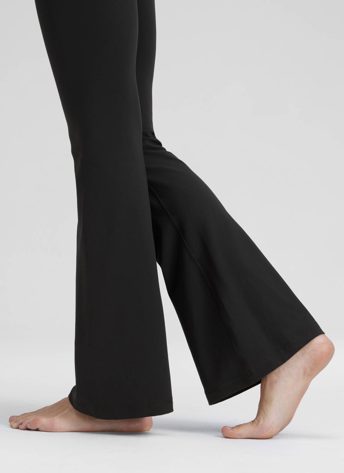 CRZ YOGA Butterluxe Leggings Acampanados con Escote en V para Mujer Negro